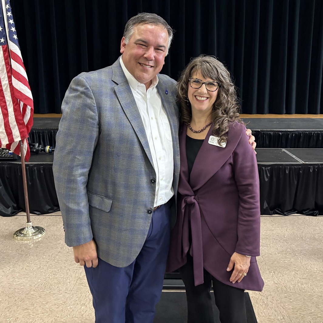 Festa is honored to receive a three-year Elevate! grant from @columbusgov!
This investment will allow us to continue narrowing the enormous gap between the demand for English and the supply of adult ESL classes. Only 10% of people who want to learn English can find a class to attend, and we are committed now more than ever to remove the barriers to language education and support.
We are proud to run three 3-Generation Family ESL locations across the city serving more than 1,200 families (children and adults) and counting!
Thank you, @mayor_ginther, and @columbuscitycouncil for partnering with us #servingourneighbors!