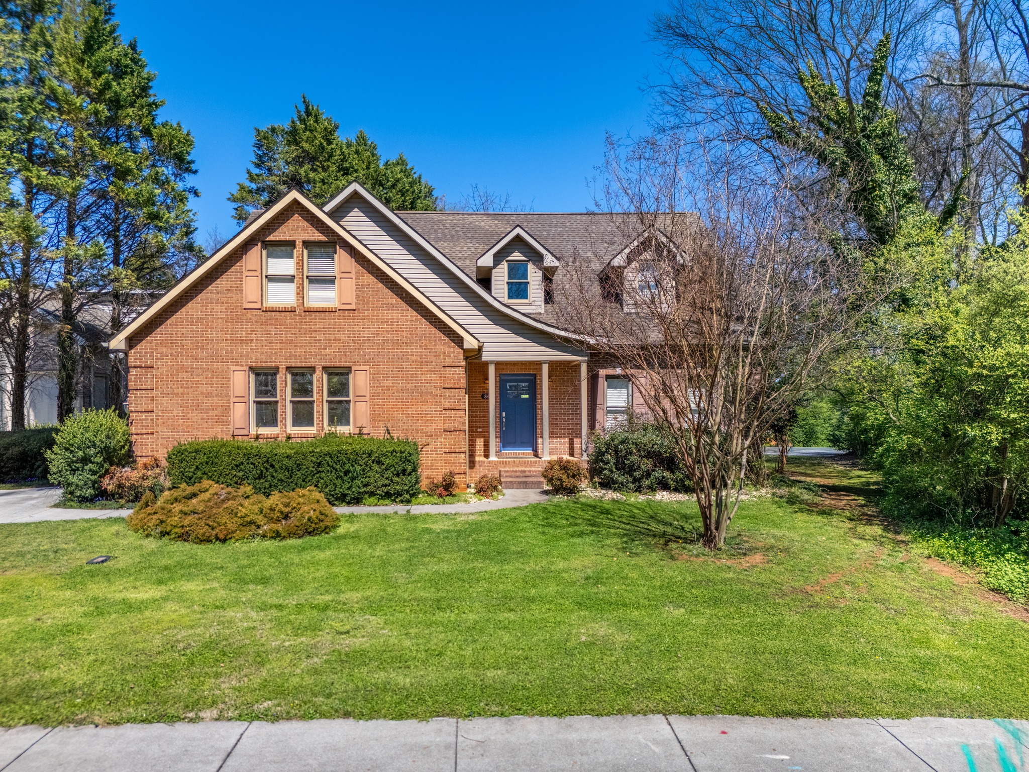 ✨ New Listing! Prime Maryville location. Space for everything. ✨
Welcome to 846 Somerset Drive—where solid construction meets everyday luxury. From the moment you walk into the two-story foyer, you feel the scale, the quality, and the intention behind this home.
Main-level primary ✔️
Multiple living spaces ✔️
Bonus room with wet bar ✔️
Private backyard with basketball court ✔️
Whether you're hosting, relaxing, or just enjoying a little extra space to breathe… this one delivers.
Homes like this—ALL brick, meticulously maintained, and inside city limits—don’t come around often.
📍 Maryville City
💰 $749,900
Message me to schedule your private showing 👀
#MaryvilleTN #KnoxvilleRealEstate #EastTennesseeHomes #LuxuryLivingTN #MoveUpHome #MaryvilleLiving #DreamHome #RealEstateLife #HomeGoals #KnoxvilleRealtor #TennesseeHomes #JustListed #HomeSearch
https://www.flexmls.com/share/DgR8I/846-Somerset-Drive-Maryville-TN-37803