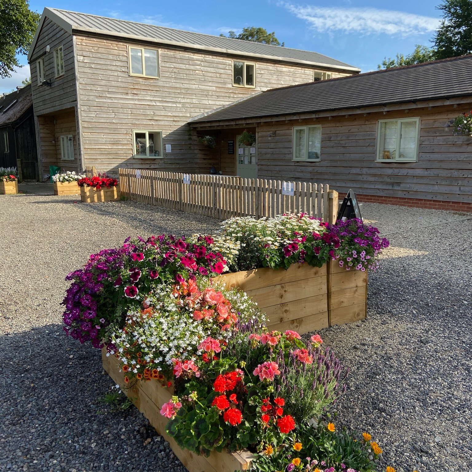“Hidden in the Oxfordshire countryside… 🌿
Welcome to Stratton Audley Barn — a space designed for unforgettable moments ✨
From birthdays to business events, our barn is your blank canvas.”
👉 Now taking bookings April–September
#venuehireoxfordshire #events #eventspace