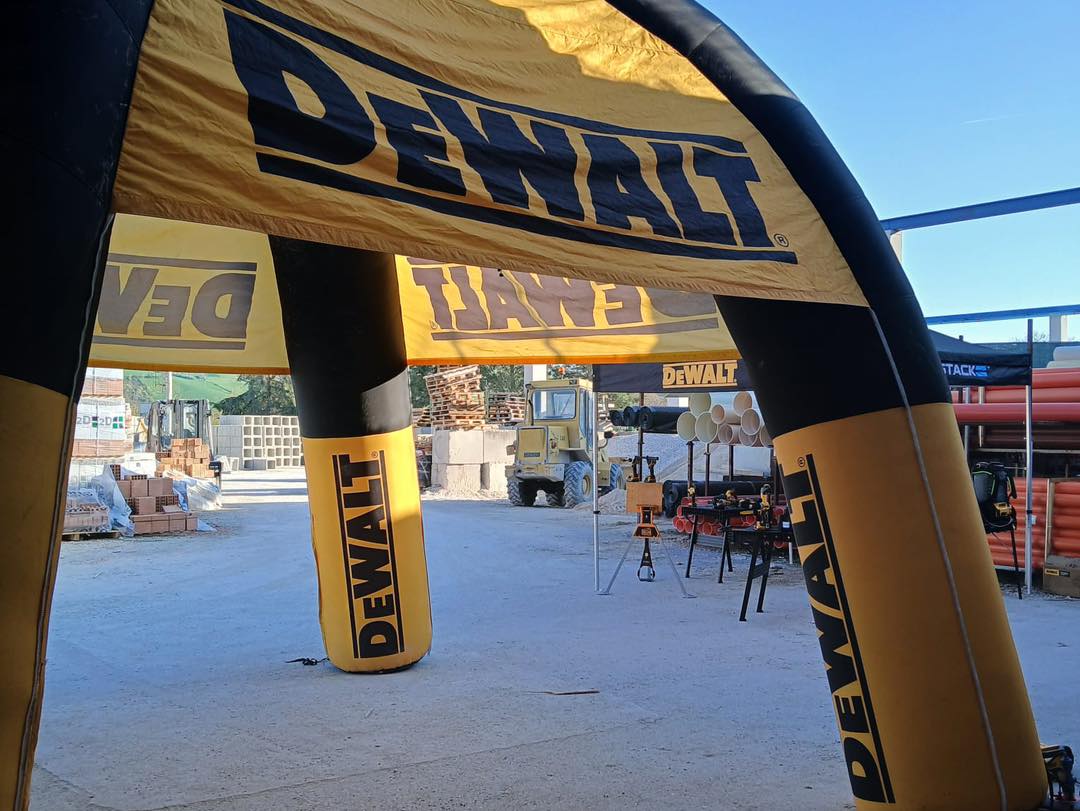 🔎 Martedì 24 marzo, presso la nostra sede di Monte Porzio, abbiamo ospitato un interessante incontro tecnico insieme ai nostri partner FASSA BORTOLO e DEWALT.
Una giornata ricca di contenuti, tra dimostrazioni pratiche, approfondimenti tecnici e confronto diretto con professionisti del settore.
Grazie a tutti i clienti che hanno partecipato numerosi, contribuendo al successo dell’evento!
Continueremo a proporre occasioni come questa per condividere innovazione, competenze e nuove soluzioni.
🔸🔸🔸
𝗚𝗿𝘂𝗽𝗽𝗼 𝗦𝗲𝗰𝗰𝗵𝗶𝗮𝗿𝗼𝗹𝗶.
𝑫𝒂𝒍 1949 𝒂𝒍 𝒕𝒖𝒐 𝒔𝒆𝒓𝒗𝒊𝒛𝒊𝒐 𝒏𝒆𝒍𝒍'𝒆𝒅𝒊𝒍𝒊𝒛𝒊𝒂.
📧 info@grupposecchiaroli.it
.
#edilizia #secchiaroli #ferramenta #costruzioni #caseinlegno #marche