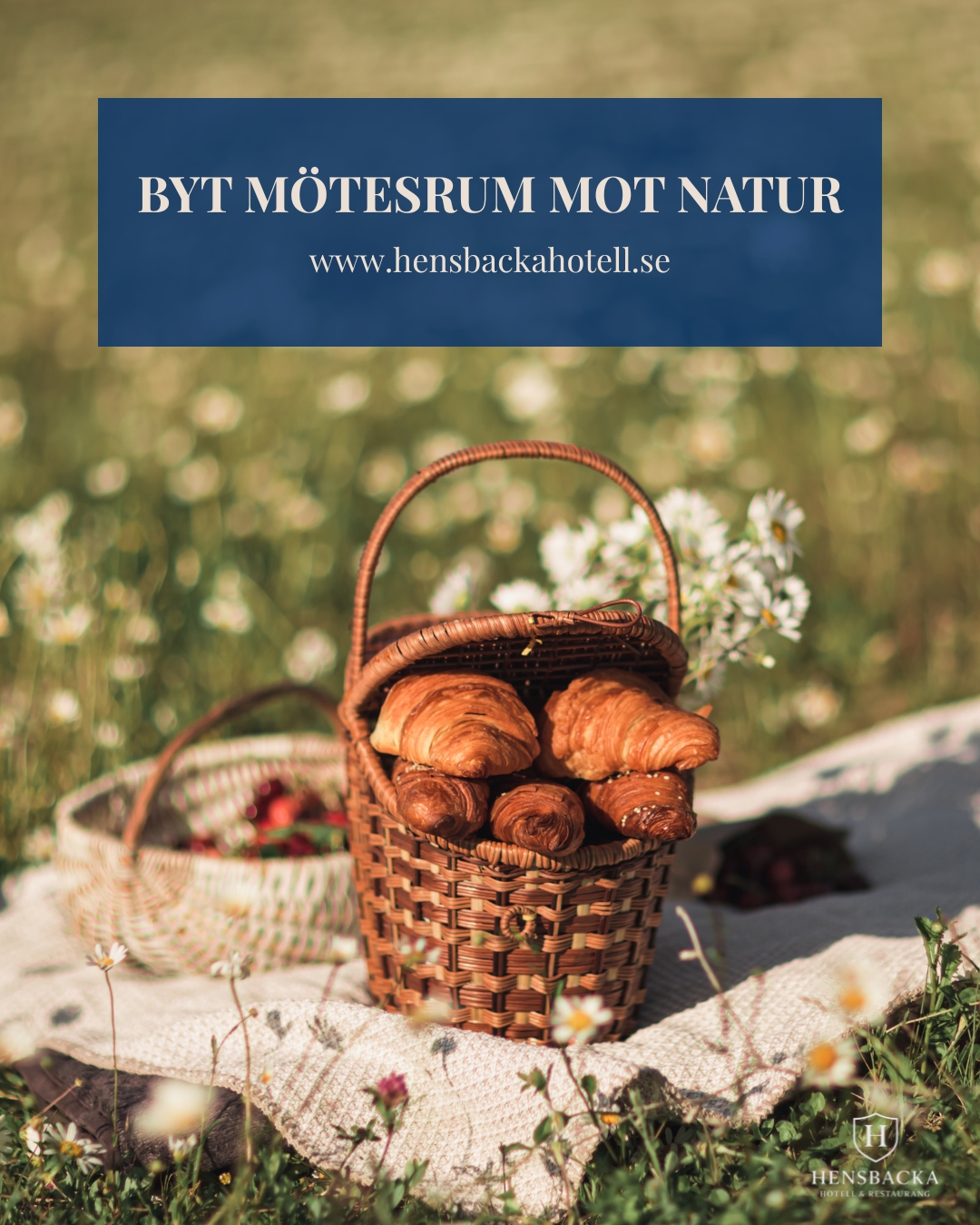 Visste ni att när ni besöker oss kan ni ta del av naturen precis utanför dörren? 🌿
Ta en promenad genom skogen ner till sjön och njut av tystnaden med en fika, eller gå upp till utsiktsplatsen med vy över Saltkällefjorden. 🤩
Vill ni göra vistelsen ännu mer avkopplande kan ni också boka andningsövningar med vår duktiga instruktör Kim. 🧘♀️
Läs mer och planera er nästa möte: www.hensbackahotell.se/konferens