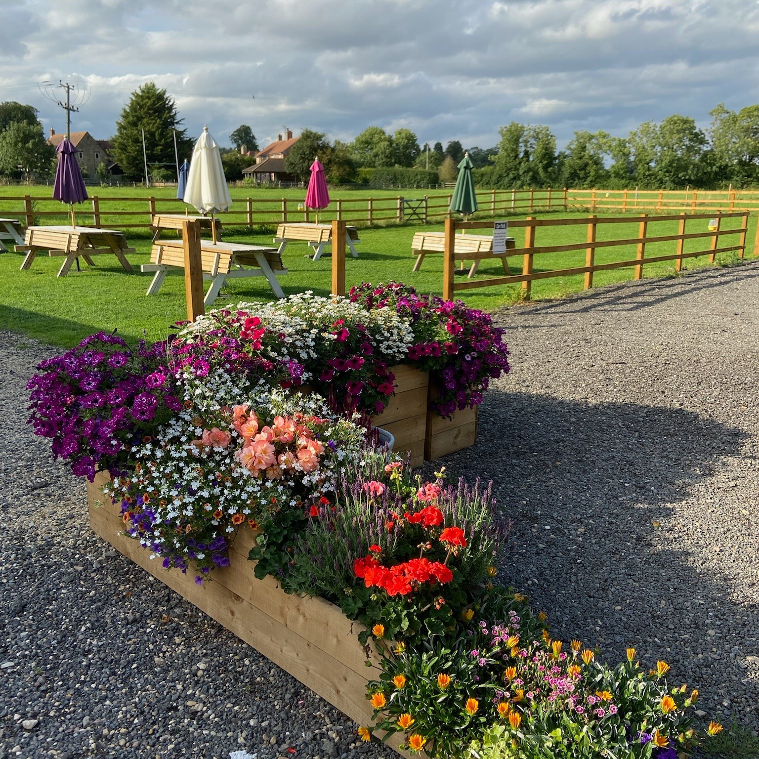 Imagine summer days like these 🌅
Outdoor BBQs, drinks in the sun, indoors or outdoors, space to celebrate your way. Get in touch for your bespoke quote.
#celebrations #venuehire #oxfordshirevenues