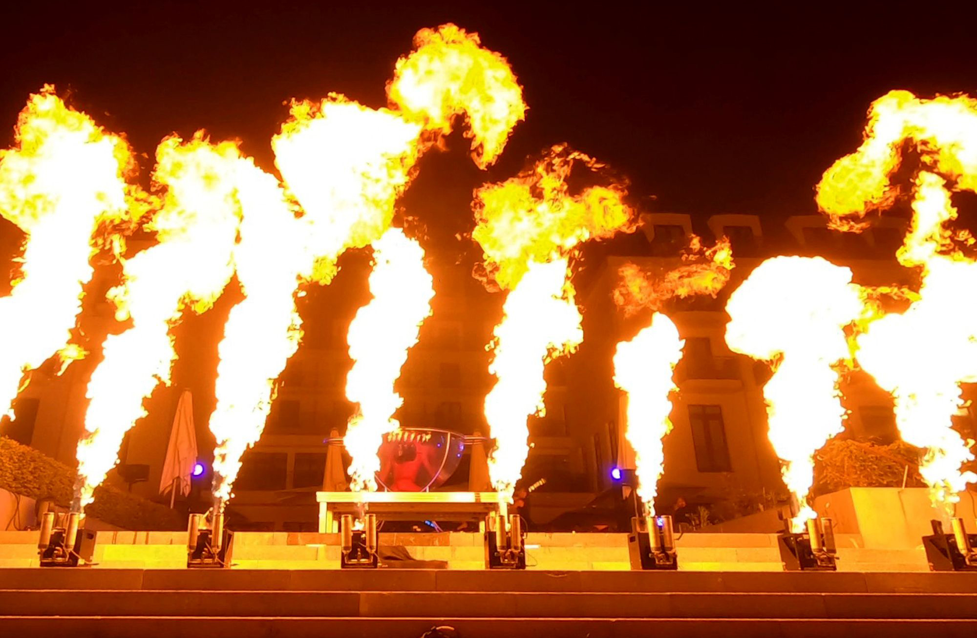 Verleihe deinem Event & Festival den besonderen WOW-Effekt mit Special Effects. Egal ob drinnen oder draußen wir beraten dich gerne bei der Wahl der passenden Showeffekte. 🔥💥
- Explo - Gasbetriebene Flammenprojektoren
- Magic FX - Co2 Jets
- Magic FX - Sparxtar Feuerwerkseffekt
- Magic FX - Konfetti Streamer
- Gerriets - Kabuki Abwurfsysteme
- Bodennebel Maschinen
➡️ https://eventshop.tirol/collections/special-effects
#fantasyeventengineering #tirol #fantasyevents#topservice #professionell #zuverlässig #eventengineering #fantasyeventengineering #fantasy #komplettdienstleister #specialeffects #special #CO2 #co2jet #Sparx #firework
