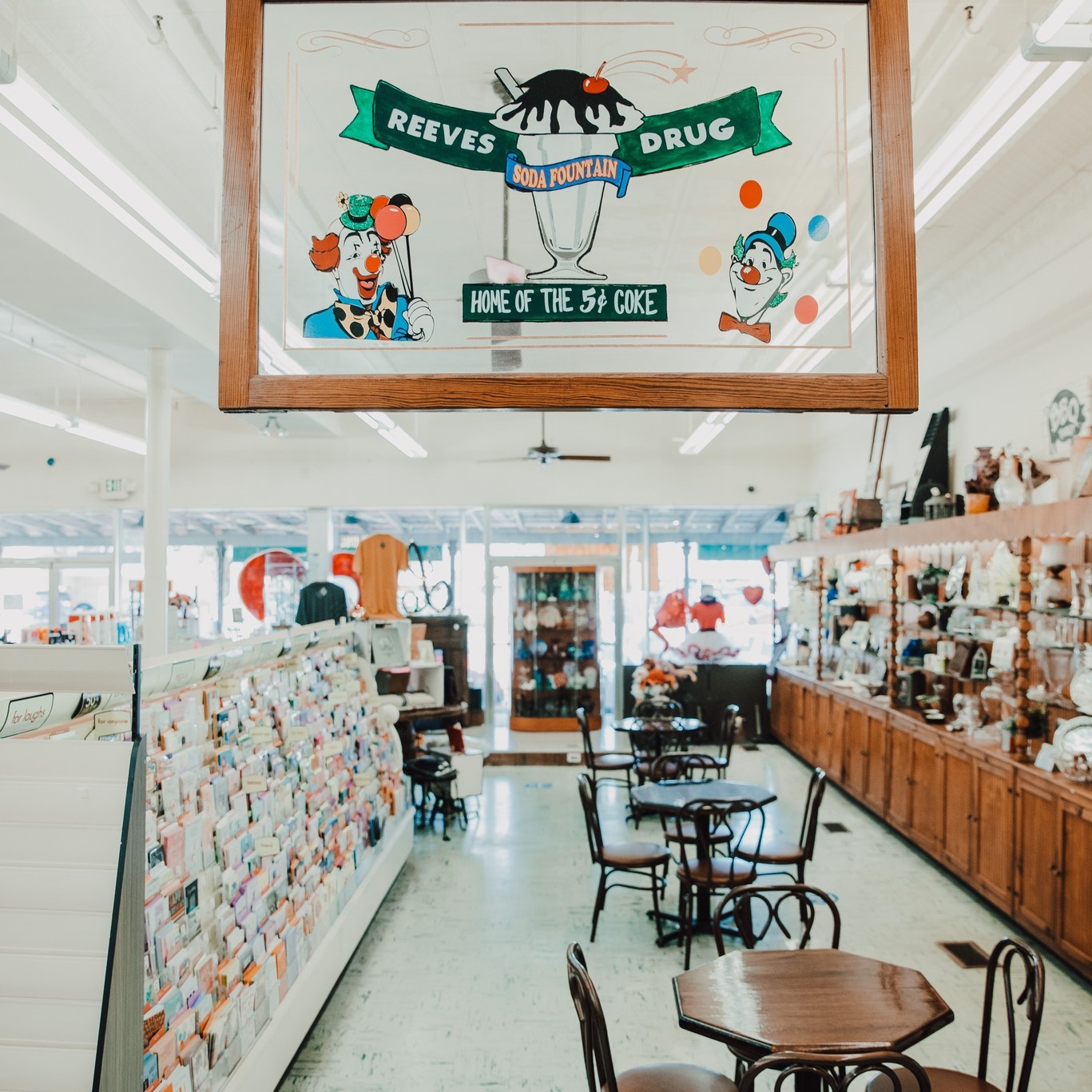 A true staple of downtown Pulaski 🍨
Step into Reeves Drug Store for a scoop of ice cream & a healthy dose of nostalgia 😍
📍Pulaski, TN
📸: Alaina Broyles Photography
#VisitPulaski