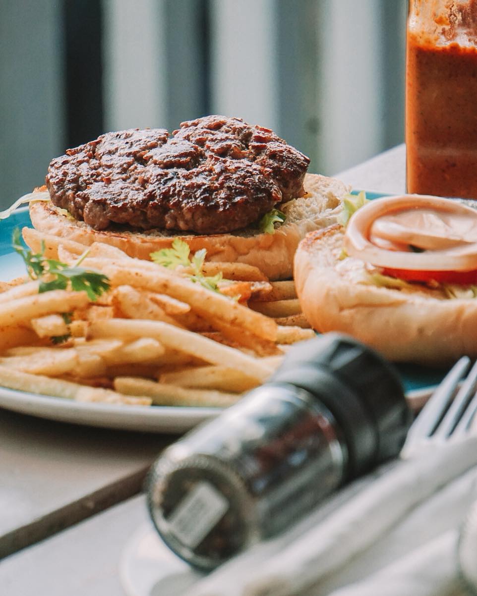 ๐๐ญโ๐ฌ ๐จ๐ง๐ ๐จ๐ ๐ญ๐ก๐จ๐ฌ๐ ๐ฉ๐ซ๐จ๐ฉ๐๐ซ ๐ก๐จ๐ญ ๐๐๐ฒ๐ฌโฆ ๐ญ๐ก๐ ๐ค๐ข๐ง๐ ๐ญ๐ก๐๐ญ ๐๐๐ฅ๐ฅ๐ฌ ๐๐จ๐ซ ๐ฌ๐จ๐ฆ๐๐ญ๐ก๐ข๐ง๐ ๐ข๐๐ ๐๐จ๐ฅ๐ ๐ข๐ง ๐ฒ๐จ๐ฎ๐ซ ๐ก๐๐ง๐ ๐นโ๏ธ
And lucky for you, itโs Tequila Tuesday at Surfies ๐
Come grab a juicy burger, kick back on the deck and cheers to half price tequila all day. Good vibes, cold drinks and even better food.
See you later ๐