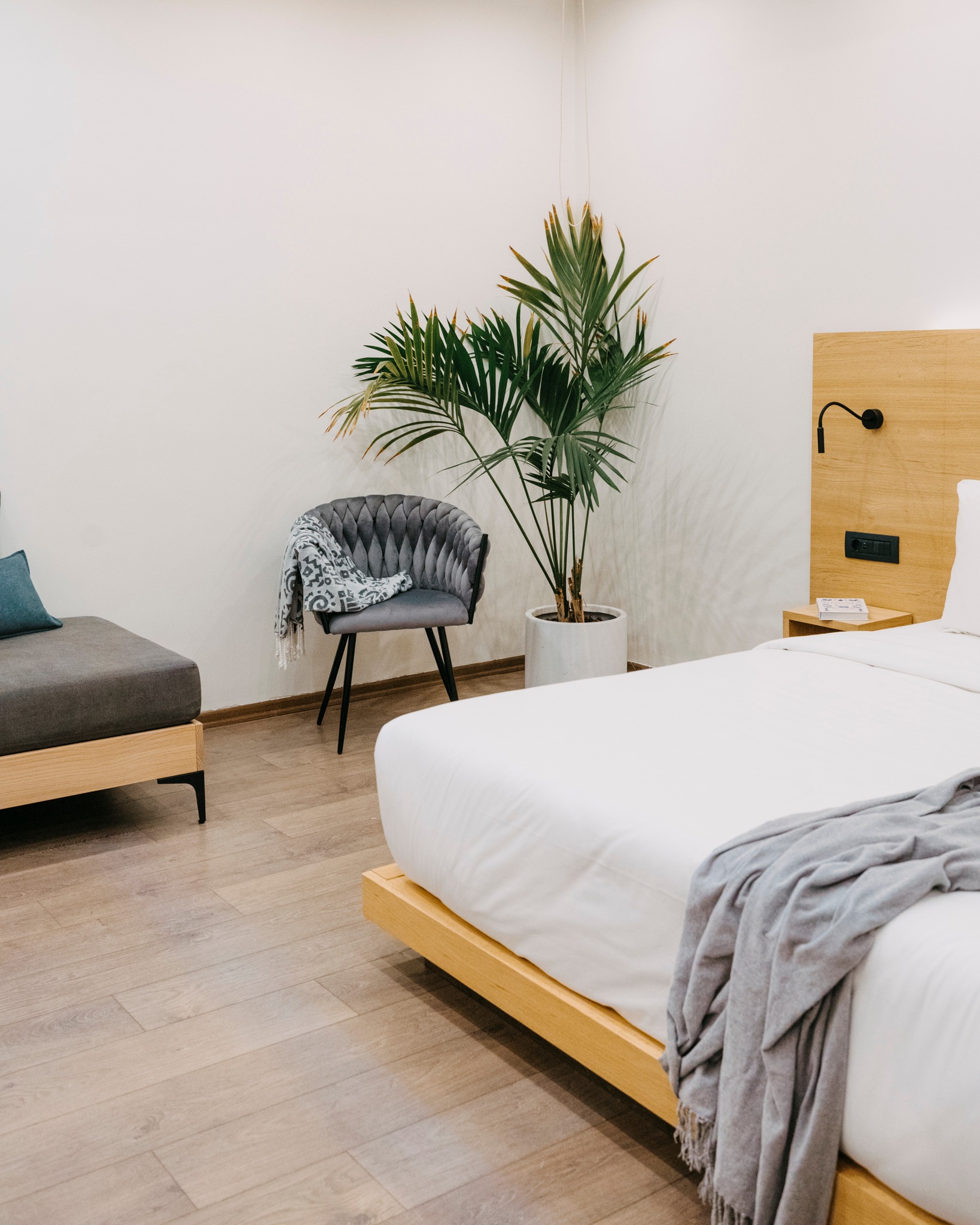 Snapshot of a cozy corner of the Comfort Suite 🌿
Arcade Hotel is created by travellers for travellers!
#athenstravel #athenshotels