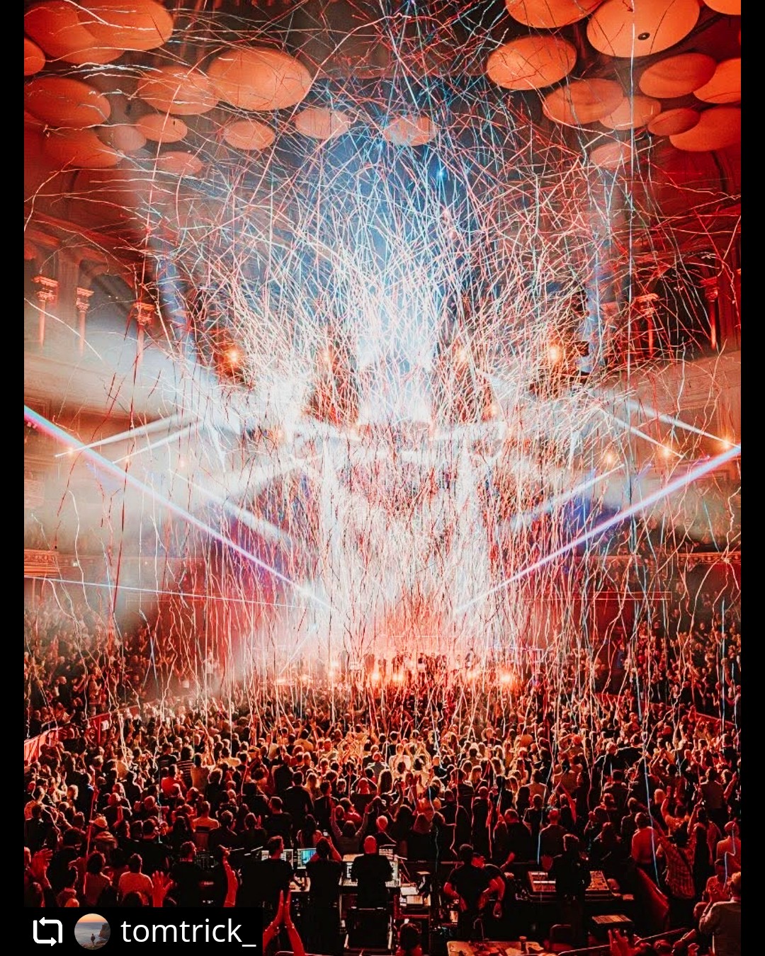 Back making a mess at the iconic Royal Albert Hall ...🎉
We supplied a HUGE Streamer shot for Alex James' Britpop Classical.
@magicfxofficial Powershots & Electric Cannons filled the venue with colour in one big hit!
Reposts - @royalalberthall @tomtrick_ @alexjameshq
#britpop #royalalberthall #specialeffects