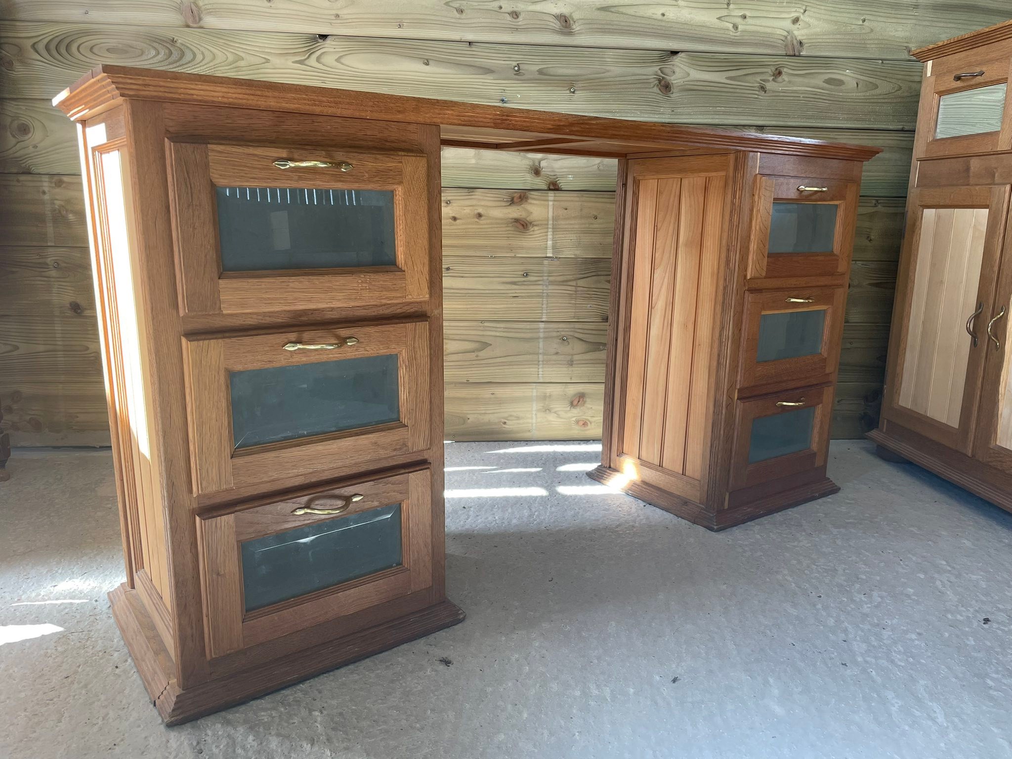If you're looking for a home desk, that doesn't look corporate and is made to a top spec - look no further! Made from oak and a little maple, there had been no MDF or ply used - at all! It's all solid wood.
I also have a leather, chesterfield style, swivel chairs that sits perfectly underneath. I'm selling the chair as is, or can restore it if you choose. Just get in touch for details.
Available to view in my workshop in Wiltshire, by arrangement. Please drop me a line if you'd like more details.
#homedesk #desk #solidwoodfurniture #homeoffice #furnitureforsale #furnituredesign #wiltshire #cotswoldslife #cirencester #relovedbyjo