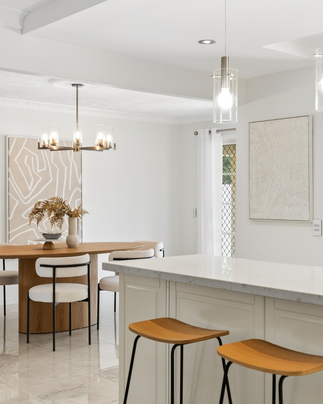 A clean, open home with a soft, neutral palette that translated beautifully on camera. Spaces like this are all about clarity, flow and showing the home exactly as it feels to walk through.
18 Eisenhower Street, Stretton | Agent: @miranda_raywhite