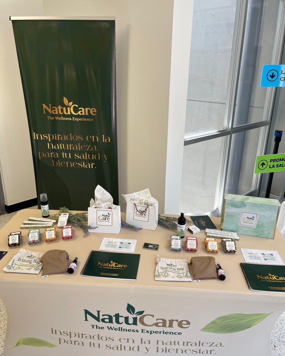 La salud empieza desde adentro… Y también desde lo que elegimos todos los días 💙🌿
Hoy estamos presentes en la @obs.ucr, celebrando el Día Mundial de la Salud Bucodental, compartiendo algo que nos mueve profundamente: educación, prevención y bienestar integral.
Acompañamos esta jornada con nuestro stand de productos botánicos NatuCare, diseñados para cuidar tu salud dental e integral, de forma consciente, efectiva y natural ✨
Gracias a la Universidad de Costa Rica, por invitarnos por segunda ocasión y permitirnos seguir sembrando conciencia sobre una salud más integral y sostenible.
Porque no es solo lo que usás… Es cómo te cuidás 🌱🤩
#SaludIntegral #PrevencionReal #EducacionEnSalud #SaludBucal #ComunidadBotanica #Endodoncia #ClinicaDentalWellness #NatuCare