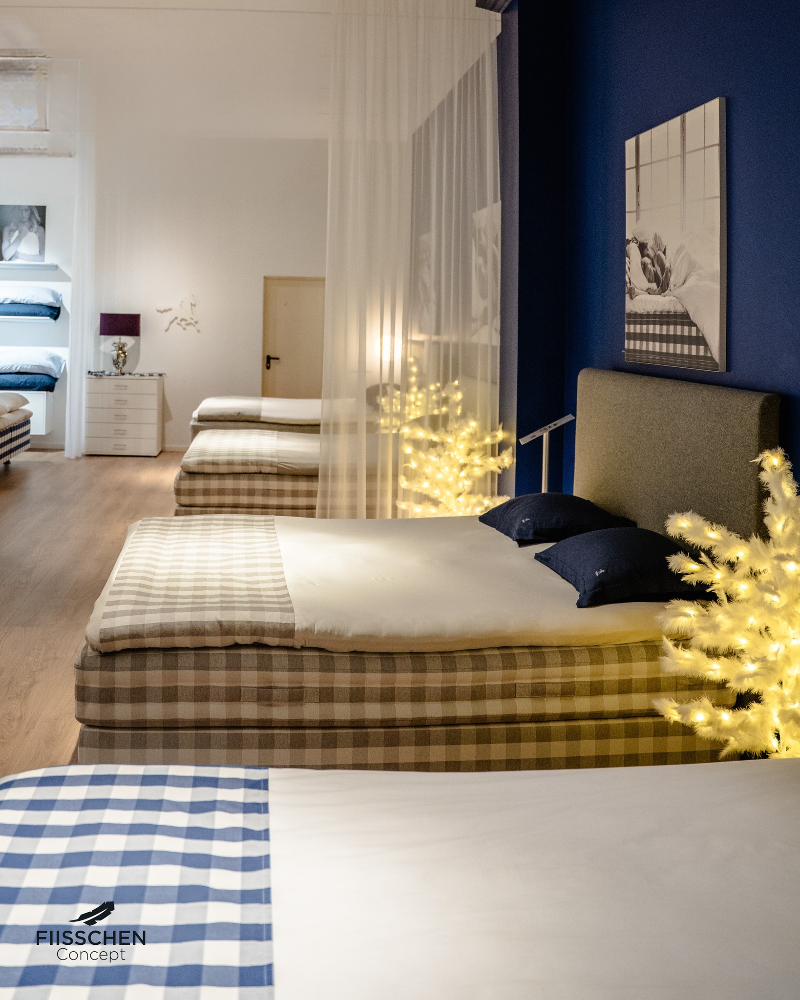 Fannt äre Favorit! 🎨
D’Hästens Better ginn et net nëmmen an dem typesch bloe Karomuster. Si kommen och a ganz villen aneren Nuancen oder schlichten Uni-Faarwen. Kommt laanscht bei eis an de Showroom an entdeckt all eis Stoftmusteren ✨