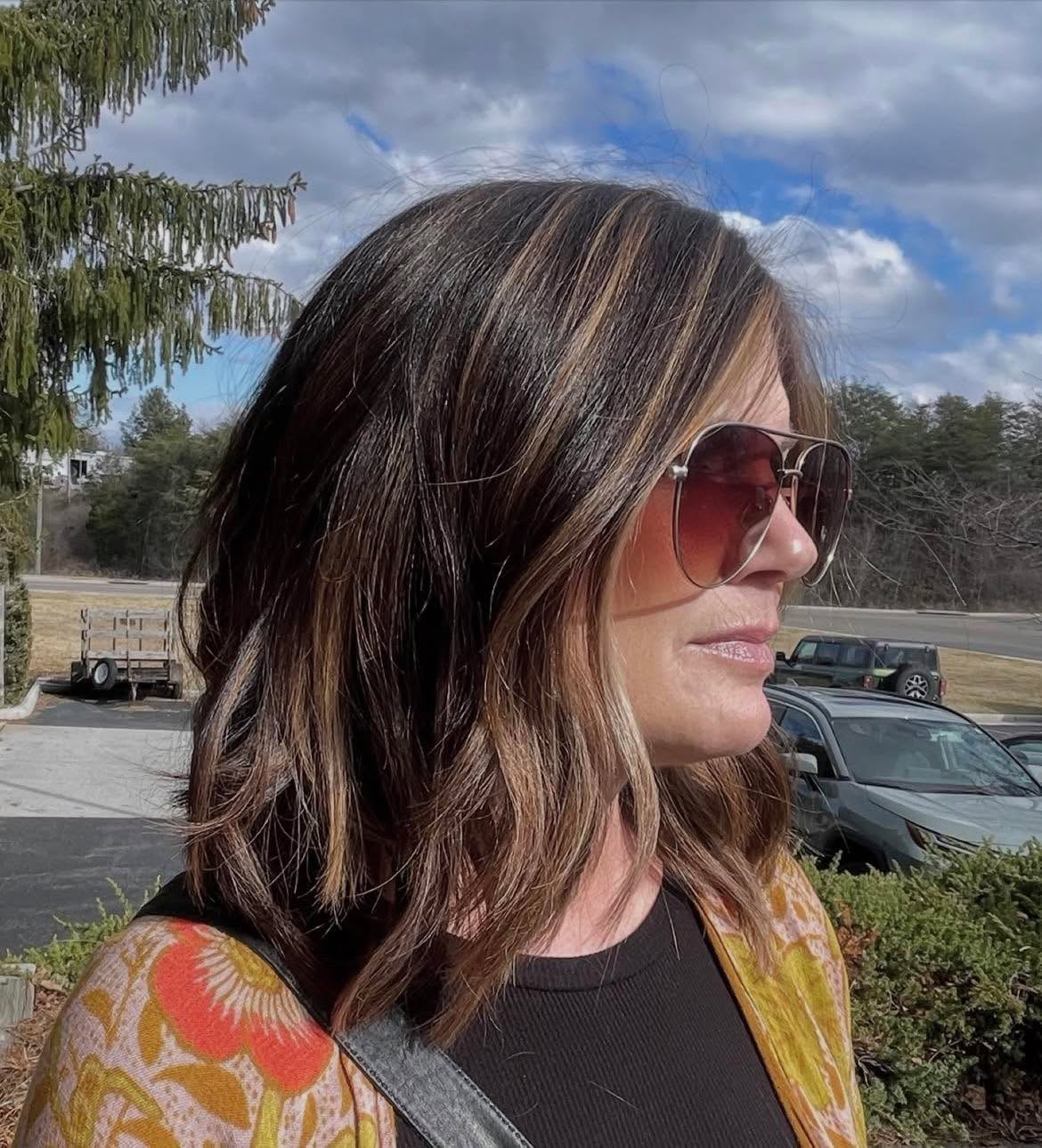 This color-foilyage & gloss is absolutely drool worthy 😍🤤
Hair by @hollyg_theblondedreamweaver
•
•
•
#vahairsalon #haircolor #foilayage #blacksburgstylist #K18