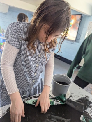 A little springtime positivity to brighten the break 🌷🌱
Last week, one of our students enjoyed planting bulbs during a calm and engaging classroom activity. It was lovely to see such positive participation in a meaningful, hands-on learning experience — and we’re excited to see what grows in the weeks ahead. 💙
#RedbournParkSchool #SpringtimeAtSchool #HandsOnLearning #ClassroomLearning #PositiveMoments