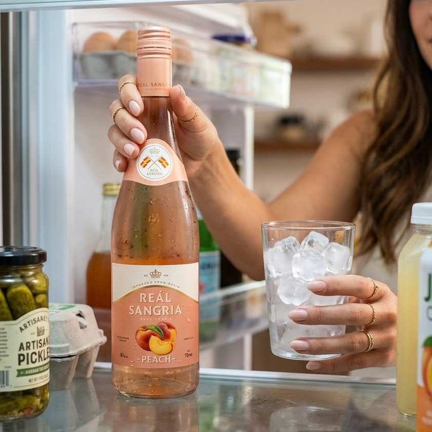 Halfway there. 🍑🍷�One glass now, the rest for later.�Reál Sangria stays fresh in the fridge—just twist, pour, repeat.
#MidweekMoment #OneGlassAtATime #ReálSangria #ReadyWhenYouAre #importedfromspain🇪🇸