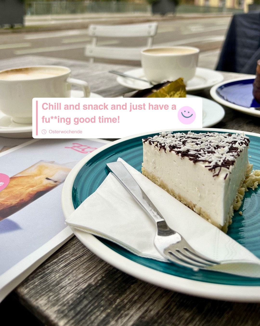 No more words needed. ☝🏼😎
Die nächsten Tage dürfen ein bisschen langsamer sein.
Ein bisschen weniger To-do, ein bisschen mehr einfach sitzen & genießen.
Ob Café-Date, Spaziergang oder Couch-Modus:
Nimm dir die Zeit, kurz rauszugehen – aus dem Kopf und rein in den Moment.
Wir wünschen euch entspannte Osterfeiertage, gute Gespräche, leckere Snacks und ganz viel fu**ing good time! 🤙🏼
Bis nächste Woche. 💜
#feiertage #ostern #longweekend #goodvibesonly #treatyourself