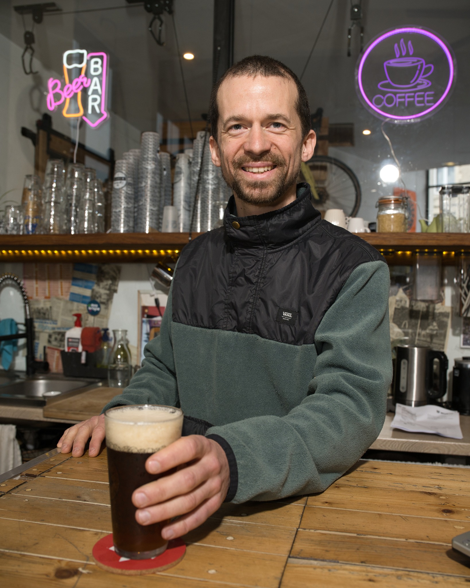 Un vélo réparé, une bière bien tirée… et le moment est parfait 🍺
Ici, on prend soin de ta monture autant que de ta pause.
Passe nous voir, que ce soit pour rouler… ou pour souffler 🚲
📌60 Bis Bd Pont Achard, 86000 Poitiers
📞 05 49 88 13 25
#lacycleriecafe #poitiers #biereartisanale #velo #ateliervelo #cafelife #momentconvivial
