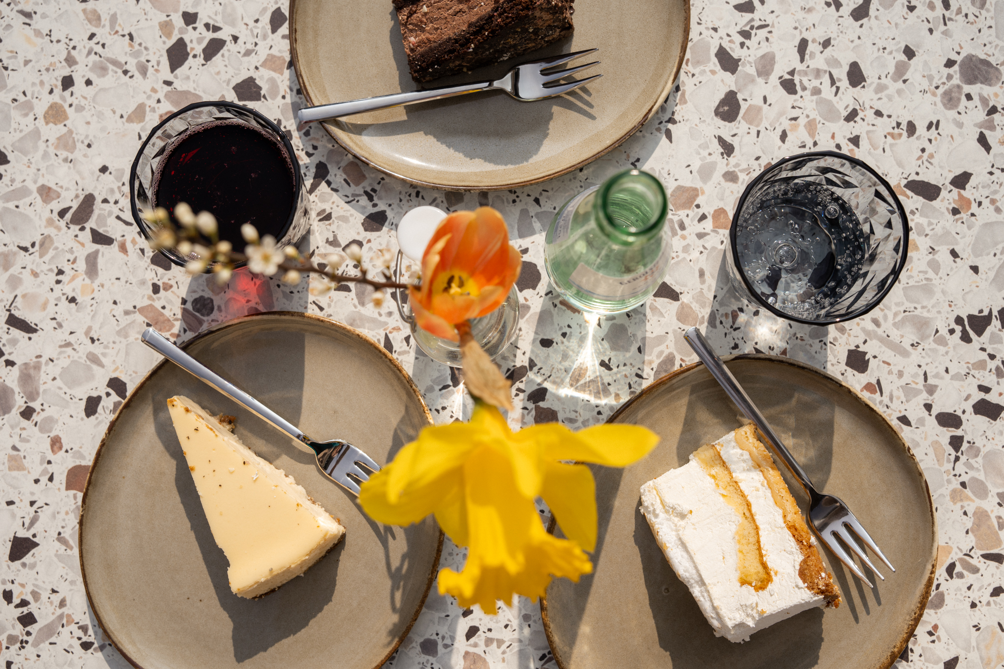 Het paasweekend nog niet helemaal volgepland? ๐ฃ Kom dan gezellig langs ๐ ๐ข๐ธ๐ฏ๐ฒ๐ฎ voor een heerlijk bakje koffie, lunch of iets anders lekkers.
Wij zorgen dat we er op ons paasbest bij zitten; met een fijne sfeer, lekkers op tafel en een warm welkom voor iedereen. ๐