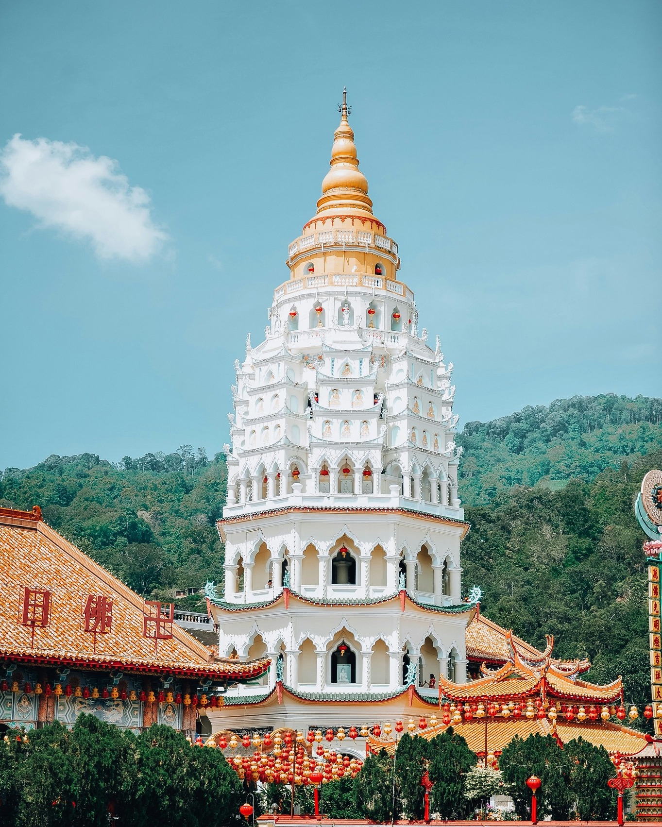 Destination of the week? Malaysia ☀️
If you want one trip with beaches, brilliant food, wildlife, cooler hill country and a city stop that really adds something, Malaysia is such a lovely choice.
Think sunset views in Langkawi, heritage streets and street food in Penang, tea plantations and fresh air in the Cameron Highlands, then a few nights in Kuala Lumpur. If you have a little longer why not jump on a short flight to Sabah, a Malaysian state on the island of Borneo, for the Orangutans.
We love that it also fits so nicely into a wider Southeast Asia adventure too — ideal if Thailand or Vietnam is already on your list.
#Malaysia #Langkawi #Penang #CameronHighlands #KualaLumpur