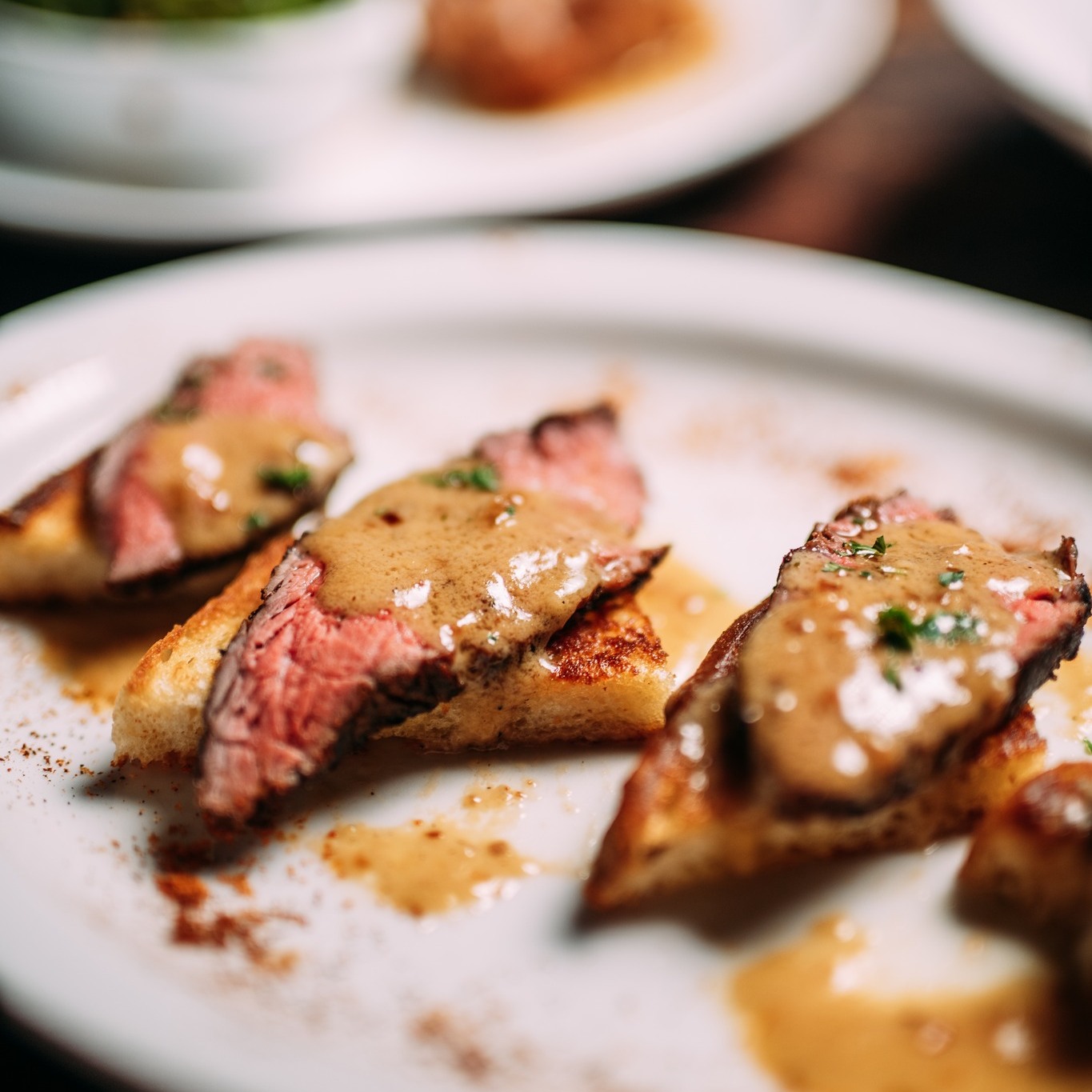 🥃 Experience local flavor elevated with the Cork to Fork program- now debuting at Glass Hollow Table & Tavern and Grindstone Cowboy!
In partnership with the Tennessee Whiskey Trail, these local favs will be offering one-of-a-kind spirit infused menu items- but only for a limited time, so book your trip now! 🍽
📍Shelbyville, TN
📸: Tennessee Whiskey Trail
#WalkingHorseCountry #CorktoFork