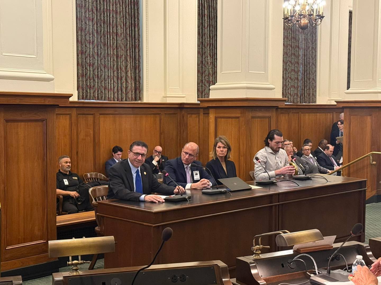 Senator Moriarty's bill to ban microbetting passed the Senate State Government, Wagering, and Tourism Committee.
Senator Moriarty testified along with Dr. Harry Levant of the Public Health Advocacy Institute, Luis De Orbe from the Council on Compulsive Gambling of New Jersey, Bryan Beihl and Christina Davidson, who shared their experiences with how fast, high-frequency betting impacted their lives.
For 24/7 help with a gambling problem, please call 1-800-GAMBLER. If you have any questions about the legislation, please call us at 856-232-6700.