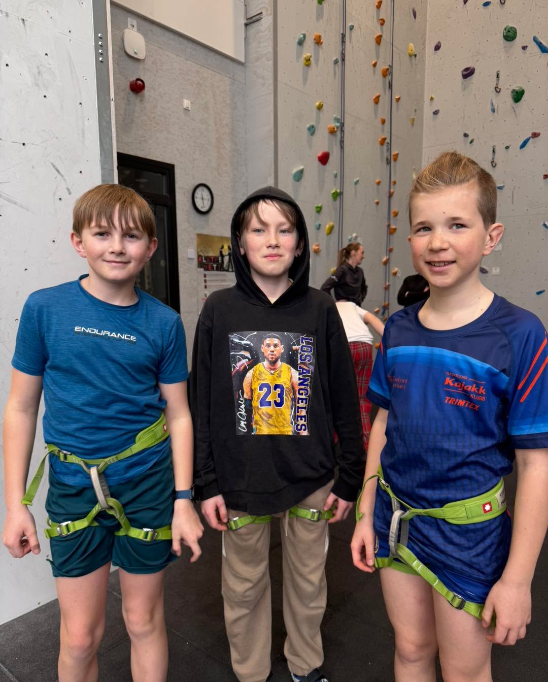 Dag to med masse aktiviteter på påskesamling🐣💫
Fire felles måltider, to padleøkter i veldig variert vær, klatring, paddel, biljard, kino og masse mer👏🏻💫
Godt fornøyde utøvere🤩