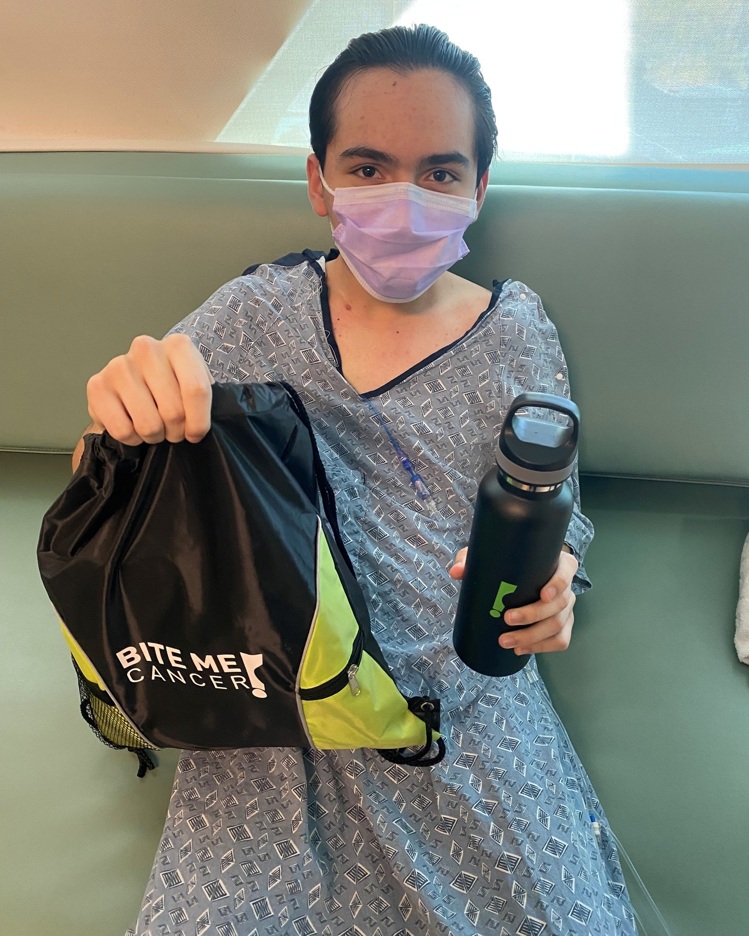 Our Teen Support Bags make a positive impression on teenagers with cancer. This teen's mom said that he's definitely smiling under the mask as he received his bag during treatment. Thank you to our donors and volunteers who make this program possible. We are on our way to our 15,000th teenager receiving a bag in mid-2026! 💚💚