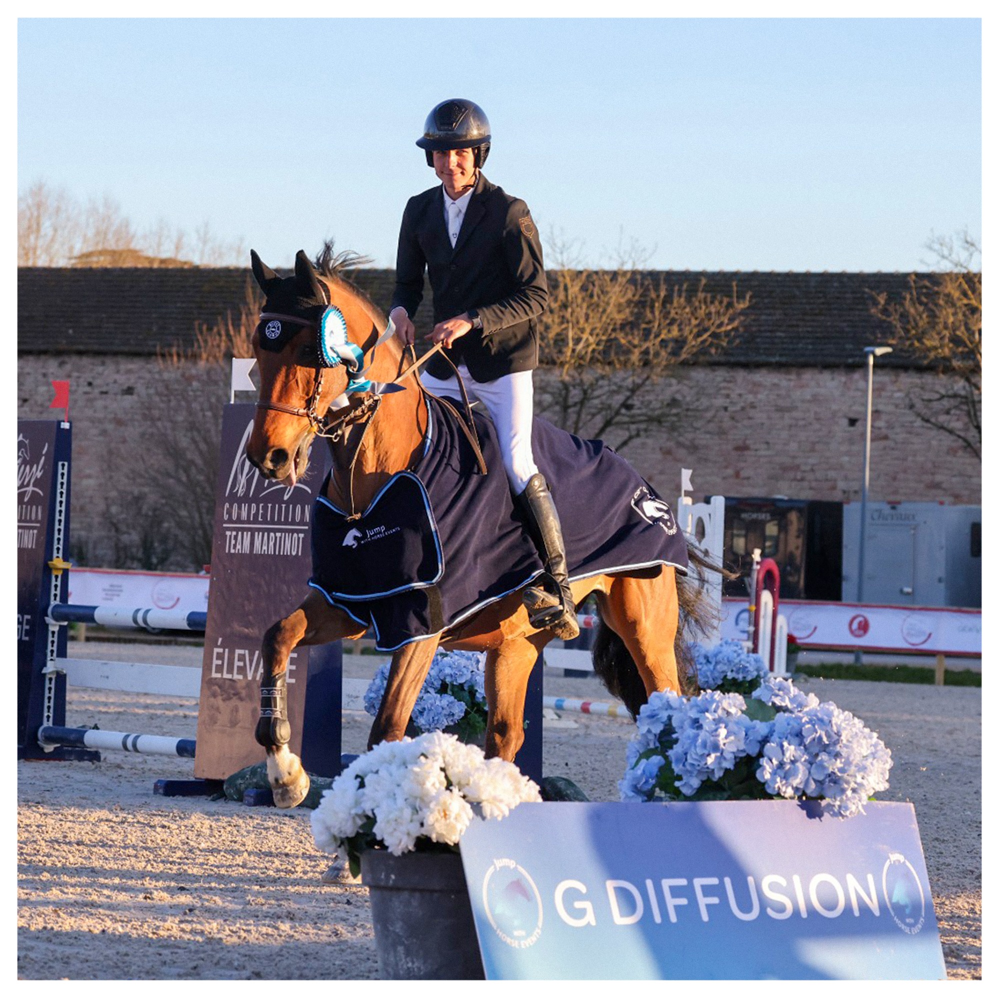✨ Retour en images sur la dernière semaine du CSI @@horseevents.fr ! ✨
Remise des prix du CSI* - 120 Prix GDiffusion à Cluny. 🐎
Un grand merci pour leur confiance sur chaque évènement ! 🙏
#Flot #Equitation #CSI #horseevents #RemiseDesPrix