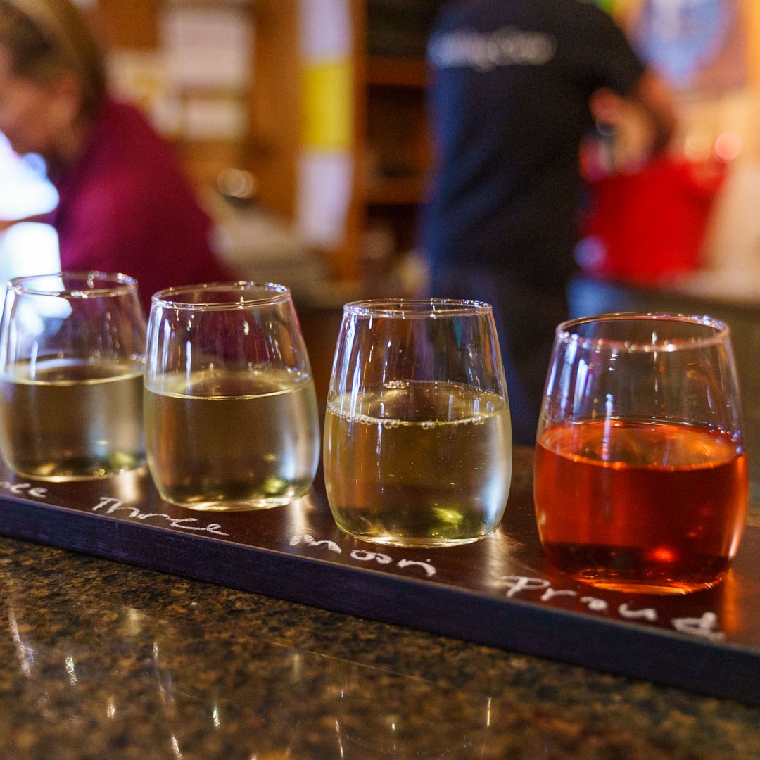 Pickers Creek Winery is made for Spring girls' nights! 🌸😍🍷
📍Lewisburg, TN
📸: Karen Fox Photography
#VisitMarshallTN