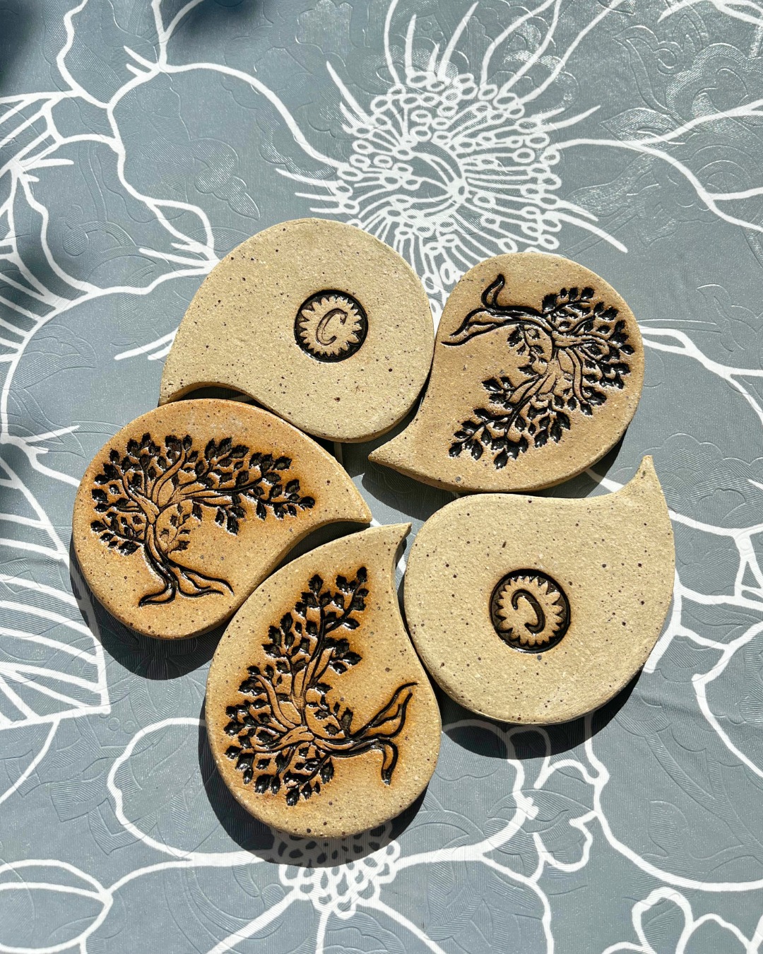 Alongside our new wine & beer selection, we’ve got something special for our non-alcoholic sippers too.💜 We’re excited to partner with @thegroveteas — so now, if you’re glazing with us and skip the wine or beer, you’ll receive a medallion to take across the street and enjoy a mocktail for 50% off!
The perfect excuse to sip something refreshing while you create.🎨🌿
Come glaze, sip, and enjoy a night out with us— we’ve got something for everyone.✨
#CrisanthemumStudios #ShopLocal #PilotMountainNC #CreativeNigh