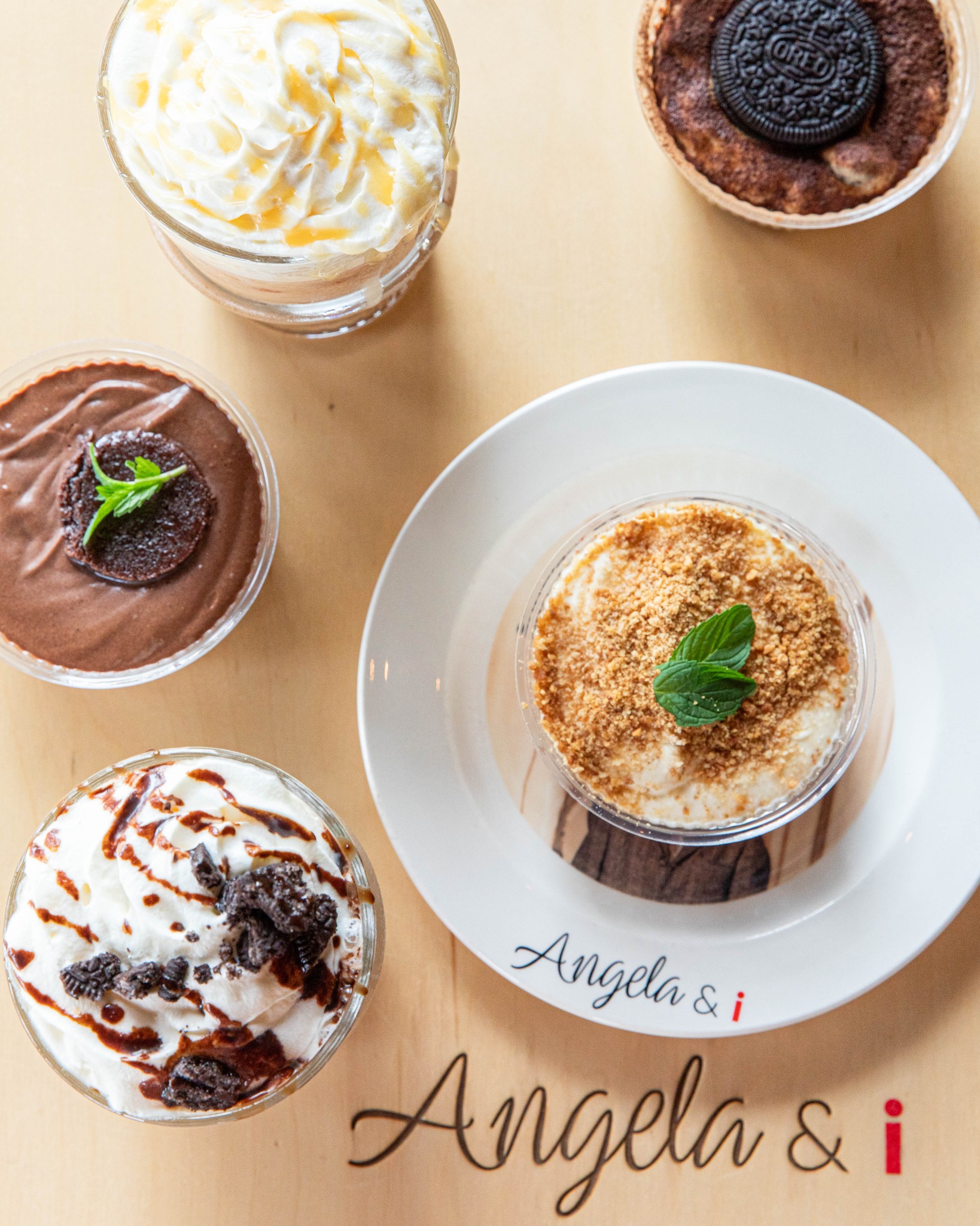 Vous êtes-vous déjà laissé tenter par nos desserts maison ?
Préparés sur place avec des ingrédients gourmands et tout le savoir-faire de notre équipe, ils apportent la touche parfaite pour conclure un repas qui se respecte. 🍰