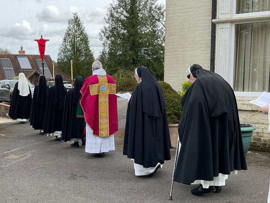 Today, Palm Sunday, we mark the beginning of Holy Week! May we remain close by Jesus' side as we journey with Him to His Cross - and through the Cross to His Resurrection.
All glory, laud, and honour
to Thee, Redeemer, King!
To whom the lips of children
made sweet hosannas ring.
Thou art the King of Israel
and David's royal Son,
now in the Lord's name coming,
the King and Blessed One.
#PalmSunday #HolyWeek #liturgy #prayer #lent #mass #religiouslife #dominicans