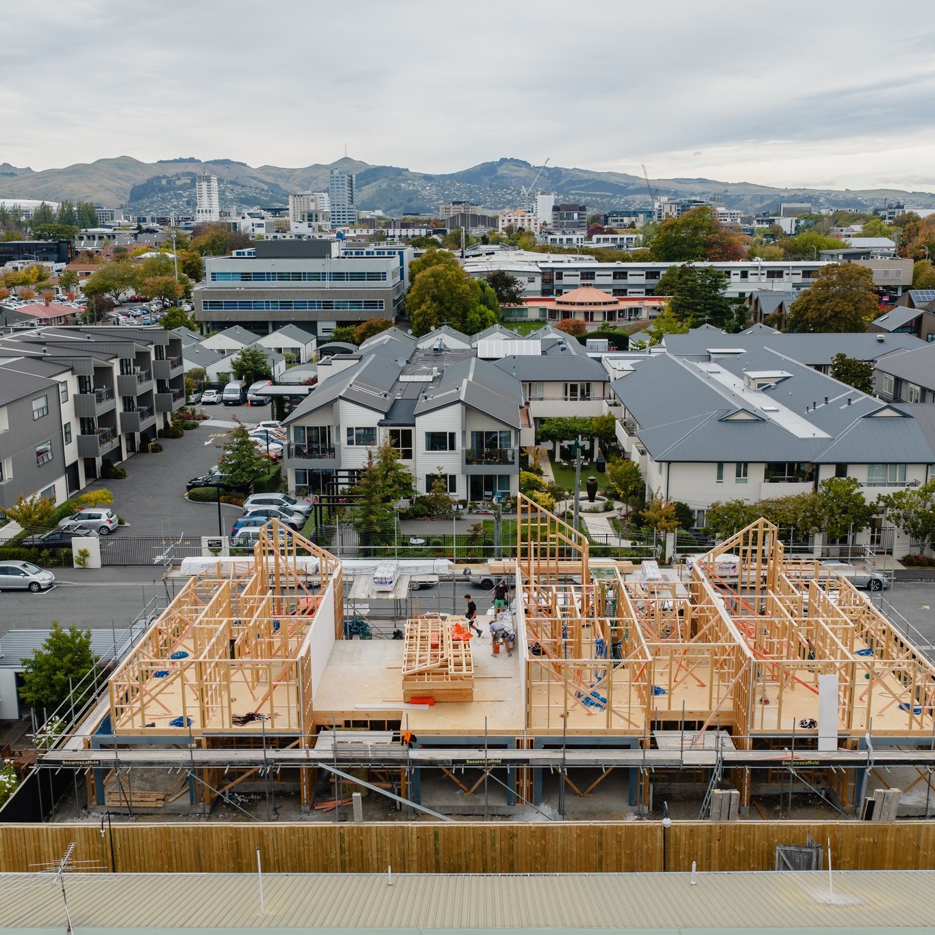 DURHAM ST: Another project kicked off recently for a repeat client - GF Frames & Midfloor complete with FF Frames underway. Roof shout approaching fast! Our Foreman Max has this project under control once again all SMILES ! - Spot our new apprentice Tyler !🔥🔨