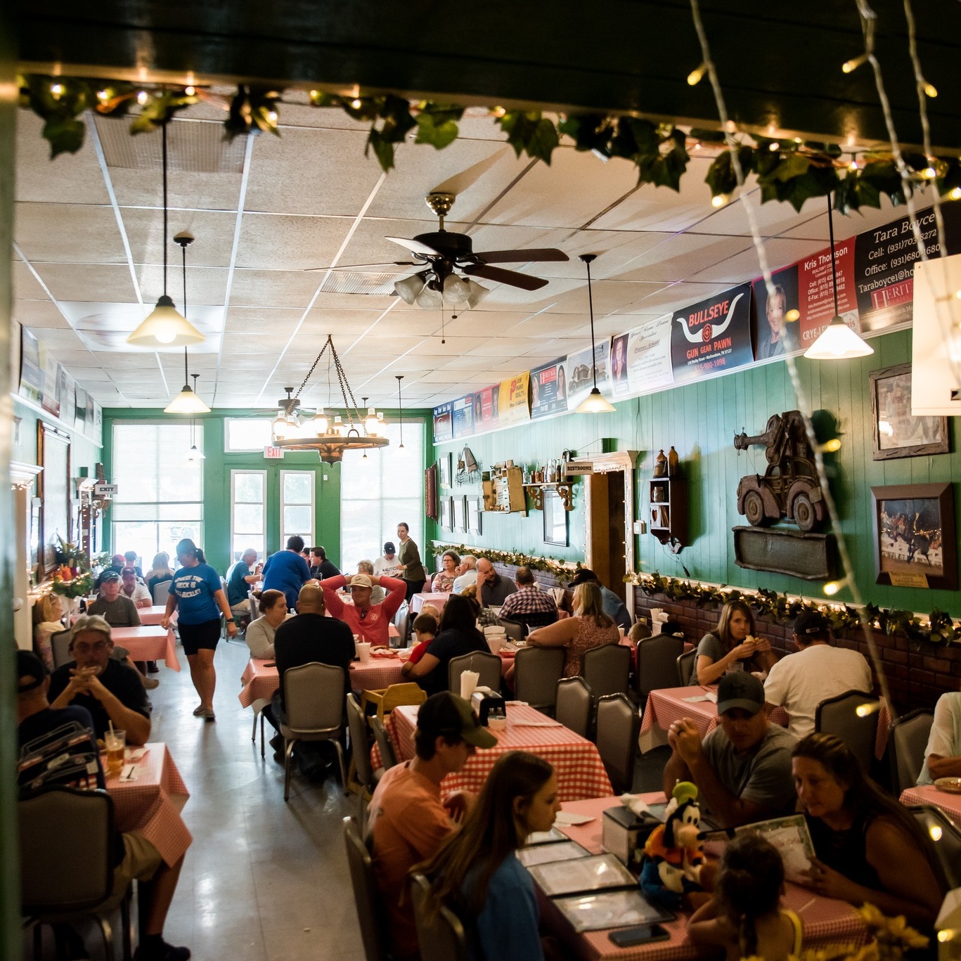 Get a true taste of Tennessee with a trip to Bell Buckle! 🍽🍦🥧
📍Bell Buckle, TN
📸: Alaina Broyles Photography, Morrison Visuals
#WalkingHorseCountry