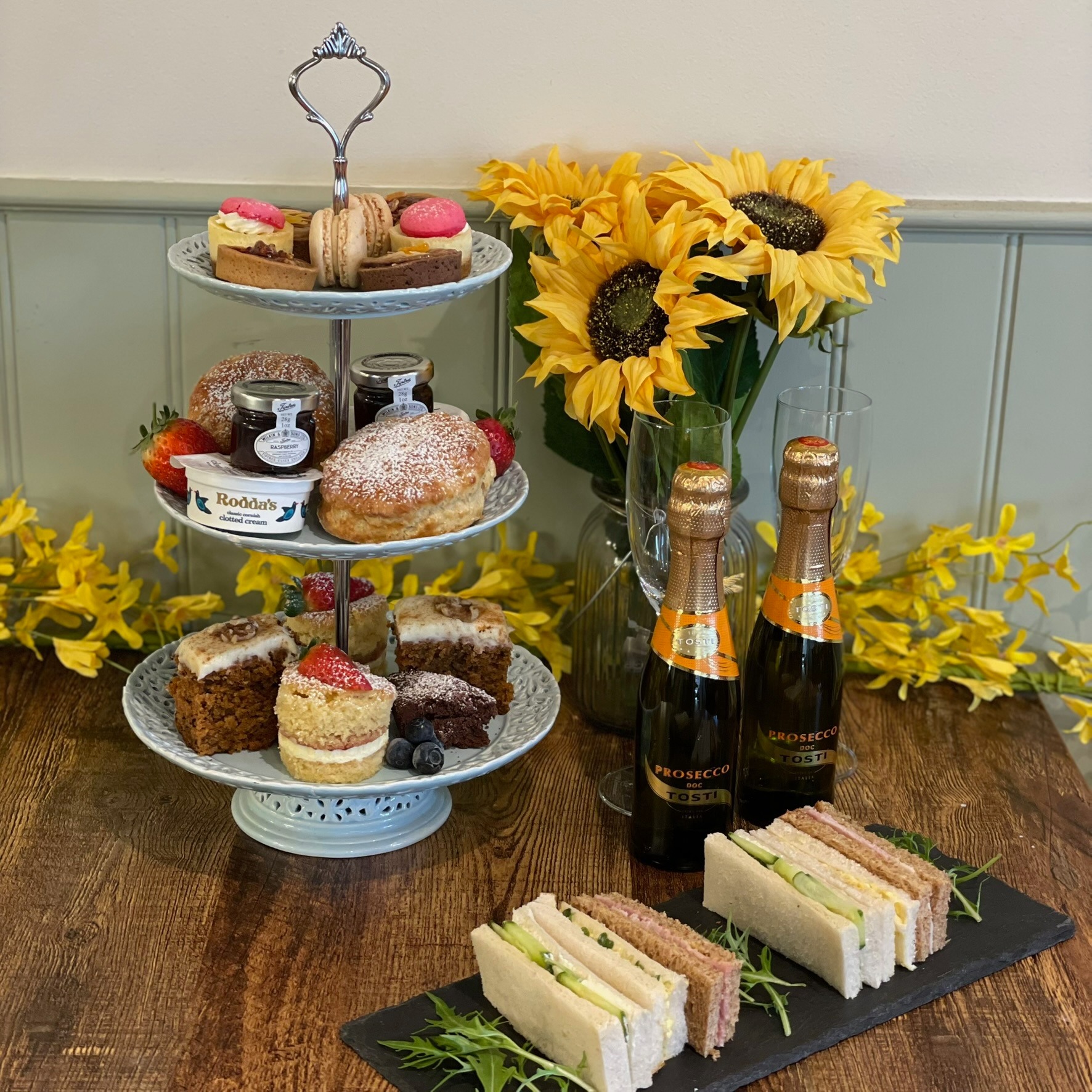 Thoughtfully planned, beautifully hosted ✨
Our light catering packages at Stratton Audley Barn include elegant afternoon tea options—perfect for adding a refined, relaxed touch to your event.
🌿 Enquire to learn more.
#family #partytime #eventhire #familycelebrations #afternoontea☕️ #afternoontea