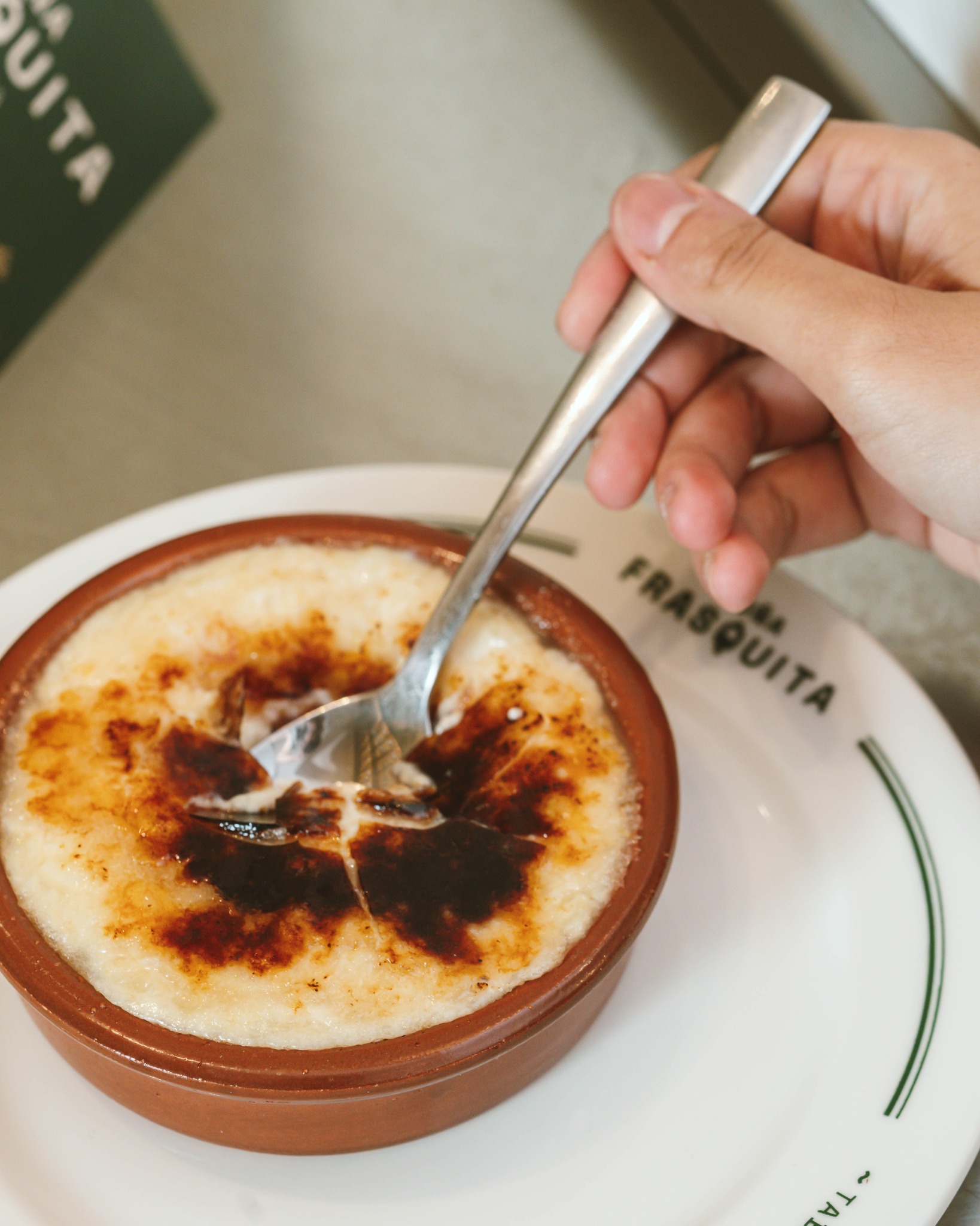 Quien sabe sabe que el Arroz con Leche es el rey de los postres🥛 Nosotros, para rematar lo ponemos al estilo asturiano, con una capita crujientita de caramelo.
Vente y lo pruebas📍José López Rodríguez N7
-
#taberna #sanfernando #doñafrasquita #cocina #arrozconleche