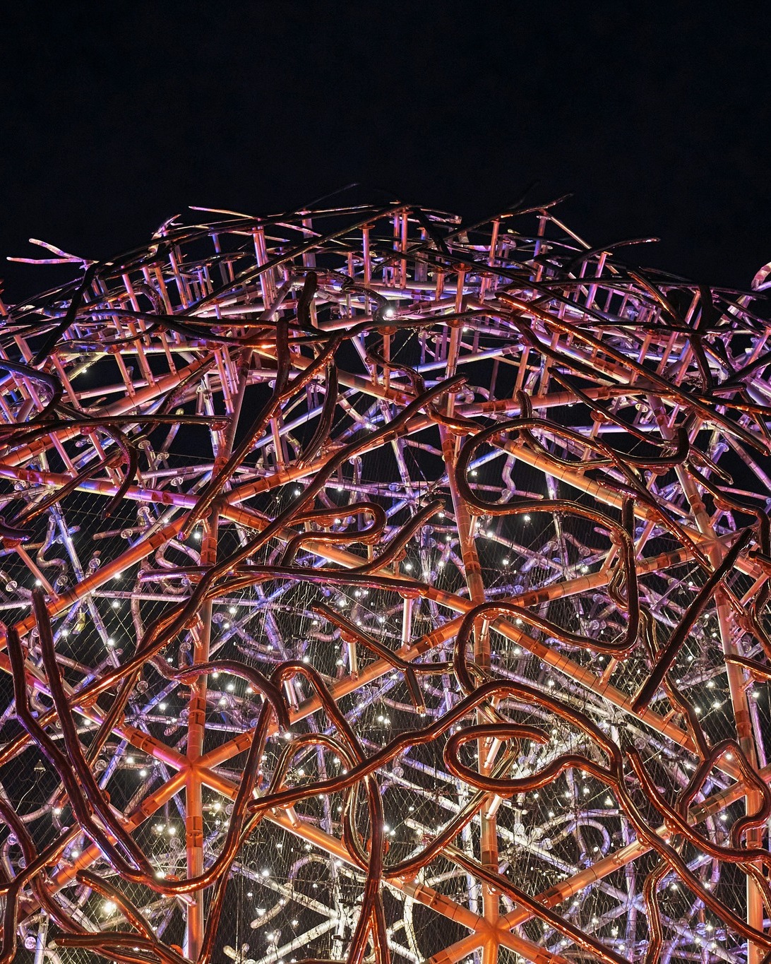 Shaped as an emu nest, The Great Emu in the Sky at the Warami Drive / M12 Motorway interchange, features large mirrored branches that echo the Western Sydney landscape - creeks, ridgelines and silcrete. Light brings the story to life, reflecting the rhythms of the Aboriginal six seasons, alternating between two emu forms, while projected colour washes mark the passage of changing seasons.
Explore the artwork further in our article: The Great Emu in the Sky – A Welcome Country
@nswgov @destination_nsw @visitnsw @tourismnsw @wstourismtaskforcensw @transportfornsw @balarinji @wsiairport @daniellemateartist @dannyeastwood81 @eastwood9374 @jasmine_seymour_gudyung @mulgo_watson
#thewestjournal #travel #food #culture #whatareyoudoingthisweekend #west #westernsydney #thegreatemuinthesky #M12 #transportfornsw #balarinji