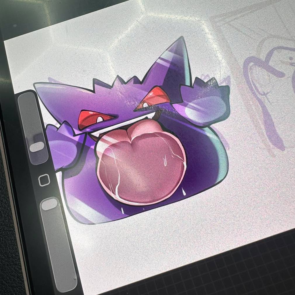 My friends think he’s sus, but I just think he’s Gengy 😅
What do you think of this licky screen spooky boi? I love him!
#fanart #digitalart #pokeart