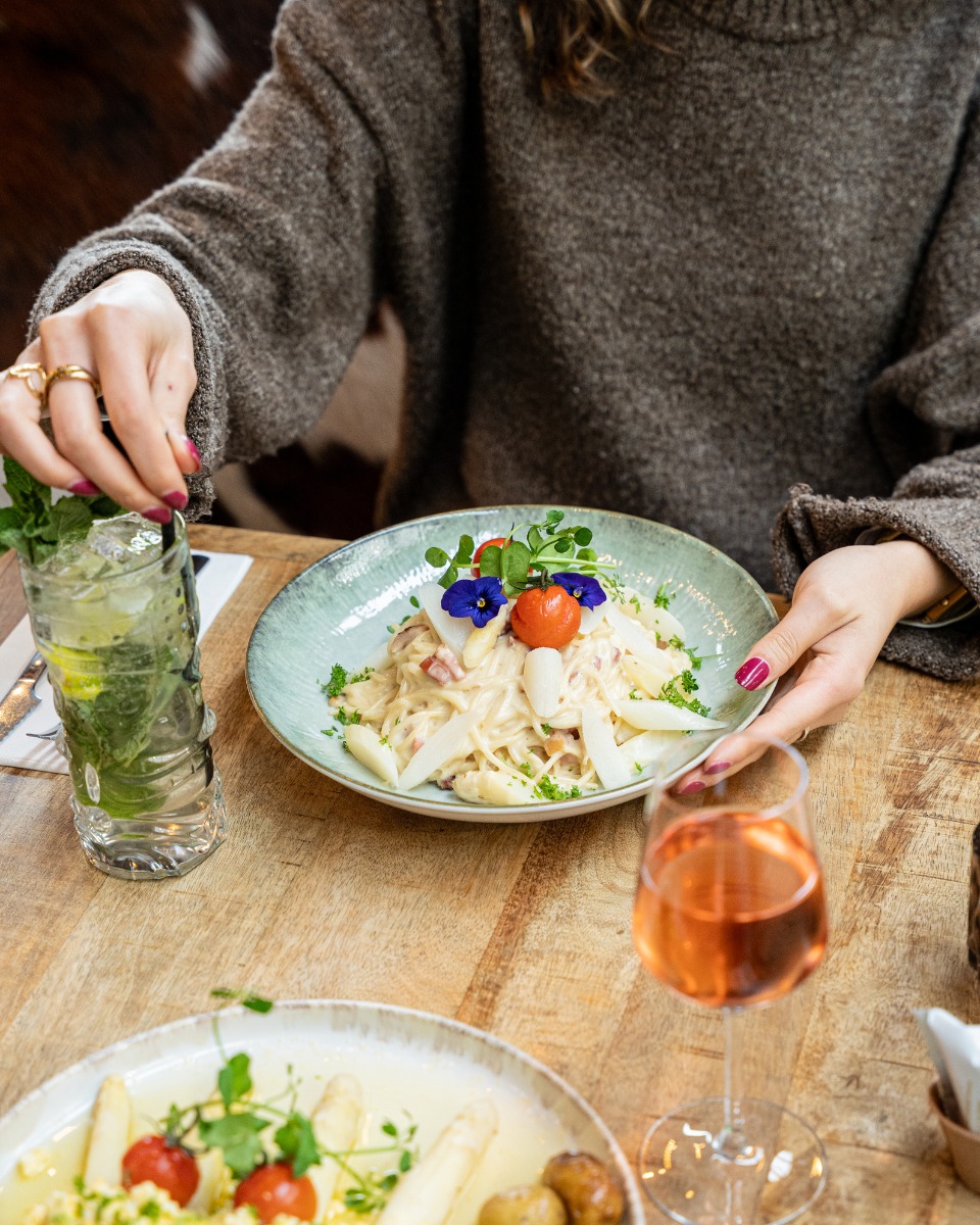 Nog één week paasvakantie om volop te genieten! Tijd voor lekkere gerechten, ijsjes en blije gezichten. 🐰
👉 Reserveer je tafel op onze website en maak er een onvergetelijke dag van!
#Weidegeluk #Dendermonde #kindvriendelijk #speeltuin #brasserie #bites #kinderen #terras #weide #restaurant
