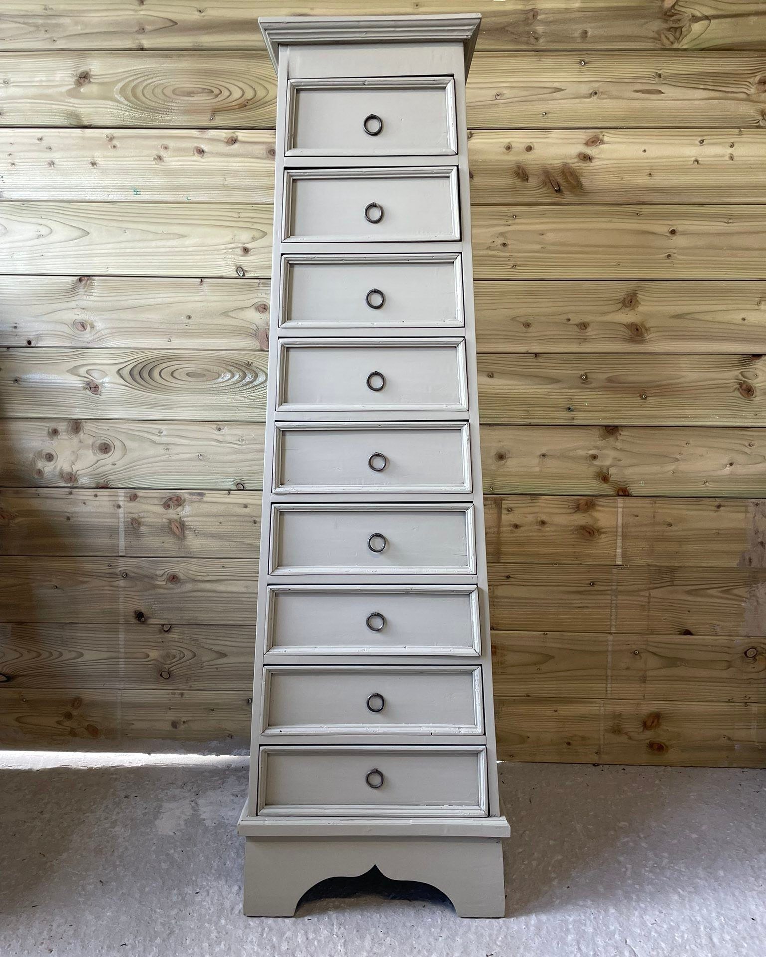 Just finished restyling this gorgeous pyramid drawer unit and I absolutely love how it’s turned out.
It still has that slightly rustic character, but with a modern twist. I’ve painted it in a beautiful Linen-coloured acrylic paint for durability, giving it a soft, fresh look that will suit lots of interiors.
With 9 drawers, it’s perfect for storing things in style — great for hallways, bedrooms, bathrooms or craft spaces.
Measurements:
Height: 160 cm
Width: 38–50 cm
Depth: 38–48 cm
Drawer depth: 10 cm
Further photos and details will be on the website — Relovedbyjo.co.uk — very soon.
#sheeshamfurniture #tallboy #drawerunit #statementfurniture #stylishstorage #uniquefurniture #paintedfurniture #upcycledfurniture #furnituremakeover #restyledfurniture #rusticmodern #modernrustic #interiorinspo #interiorstyling #myhomestyle #homedecorinspo #periodhomes #characterhome #vintagefurniture #smallbusinessuk #supportsmallbusiness #wiltshirebusiness #malmesbury #relovedfurniture #relovedbyjo