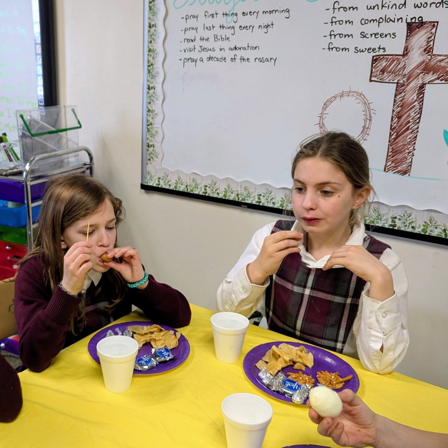 Today our 1st–4th graders took part in a simple Good Friday lunch—just a little early as we prepare our hearts for Holy Week. ✝️
Inspired by ideas from Catholic Icing, we focused on keeping things simple, meaningful, and prayerful, remembering that this sacred day calls us to fasting, sacrifice, and reflection on Jesus’ Passion. Meals like these help children enter into the rhythm of the liturgical year in a tangible way, connecting faith to everyday life.
Even in its simplicity, this shared meal became a beautiful opportunity to pause, pray, and reflect on Christ’s great love for us.
#StScholasticaFamily