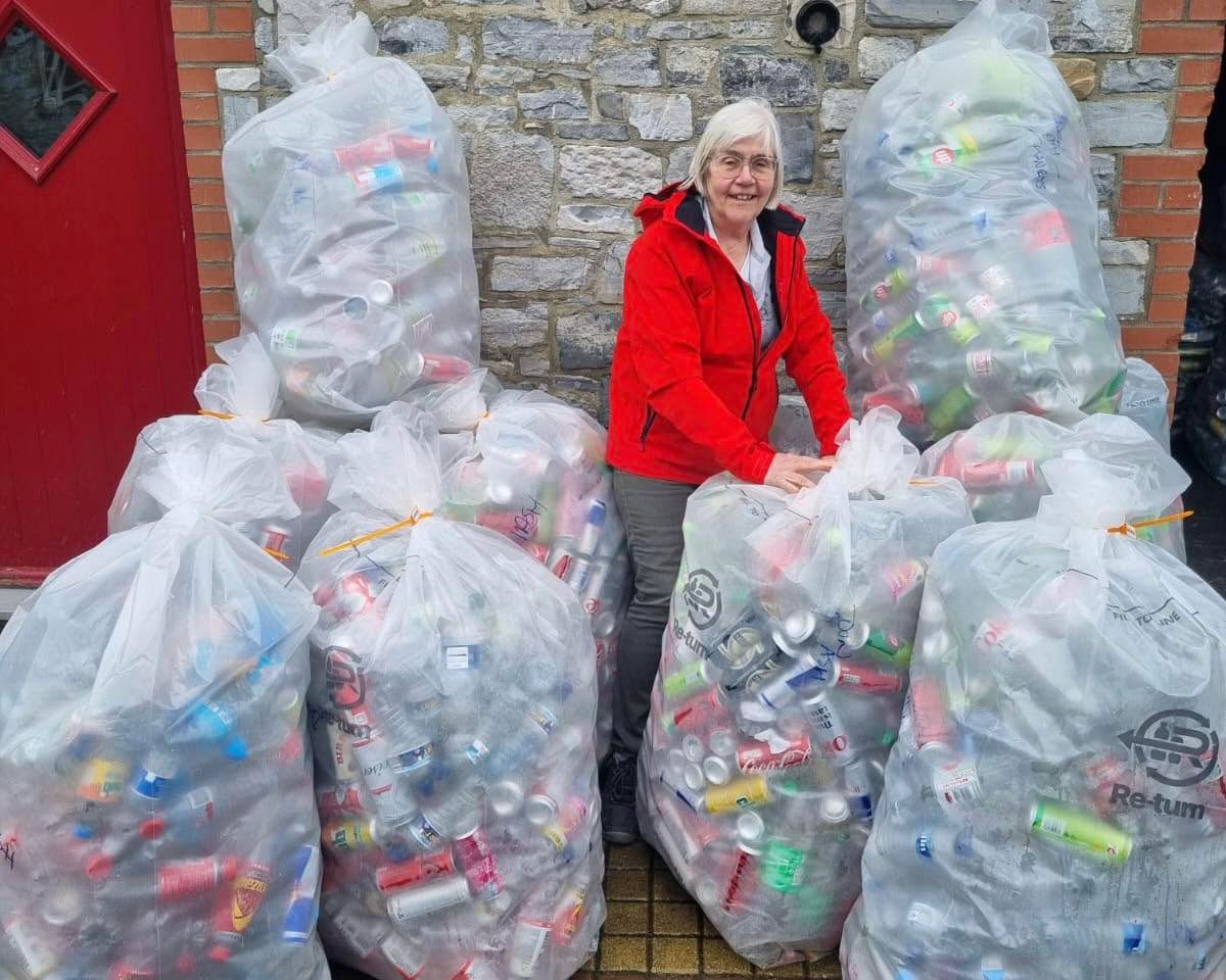 22 more bags donated to the @offmeathcamog ‘Your Plastic is Our Pitch Campaign’. Míle buíochas le Adam Hanley Meals, The Foxes Den, Maxol Baltrasna agus an pobail don tacaíocht ar fad!