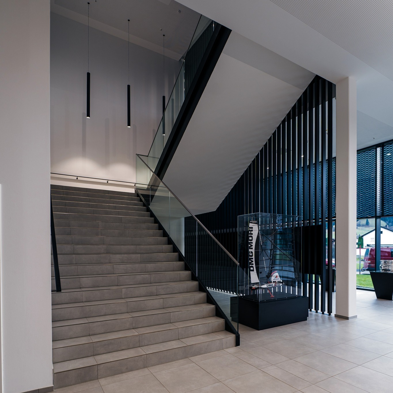 Stahl und Glas für moderne Wohn- und Arbeitsbereiche.
#teamgast #treppengeländer #modern
