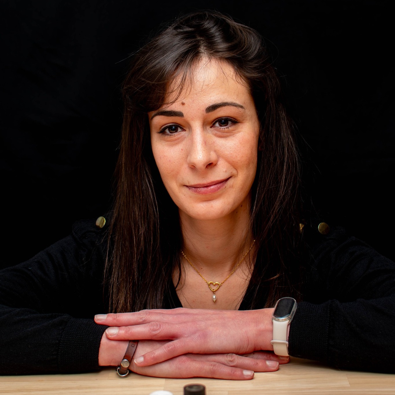 Tu remarques que ton chien ou ton chat… ralentit ? 🐕🐈
👉 Il met plus de temps à se lever
👉 Il hésite à monter ou descendre
👉 Il joue moins qu’avant
👉 Ou il boite légèrement…
💔 Et souvent on se dit :
“C’est l’âge…”
⚠️ Mais non, ce n’est pas “juste l’âge”
👉 Dans la majorité des cas, c’est de l’arthrose
👉 Et surtout… on peut les soulager naturellement
💡 Ce que peu de gens savent :
L’arthrose, ce n’est pas seulement les articulations
👉 C’est aussi de l’inflammation dans tout le corps
Et si on ne fait rien :
❌ ça s’aggrave
❌ ils compensent
❌ ils perdent en qualité de vie
🌿 Ce que tu peux déjà faire :
✔ Ajouter des oméga 3 (anti-inflammatoires naturels)
✔ Adapter l’alimentation
✔ Éviter le surpoids
✔ Apporter du confort (repos, couchage adapté)
👉 Personnellement, dans mes accompagnements, j’utilise aussi des solutions naturelles ciblées (alimentation adaptée, compléments, produits spécifiques) pour aider les animaux à retrouver du confort et de la mobilité.
❤️ Chaque animal est différent
C’est pour ça que je prends toujours en compte :
👉 son âge
👉 son alimentation
👉 son mode de vie
👉 son niveau de douleur
💥 pour proposer quelque chose de vraiment adapté
📩 Si ton animal est concerné :
👉 Écris-moi en message privé
Je t’aiderai à mettre en place quelque chose de simple, naturel et efficace 🐾
✨ J’ai également en boutique des solutions naturelles que j’utilise régulièrement pour accompagner ce type de problématique.
Parce qu’ils méritent de bien vieillir, pas de souffrir en silence ❤️
www.lrocket.fr