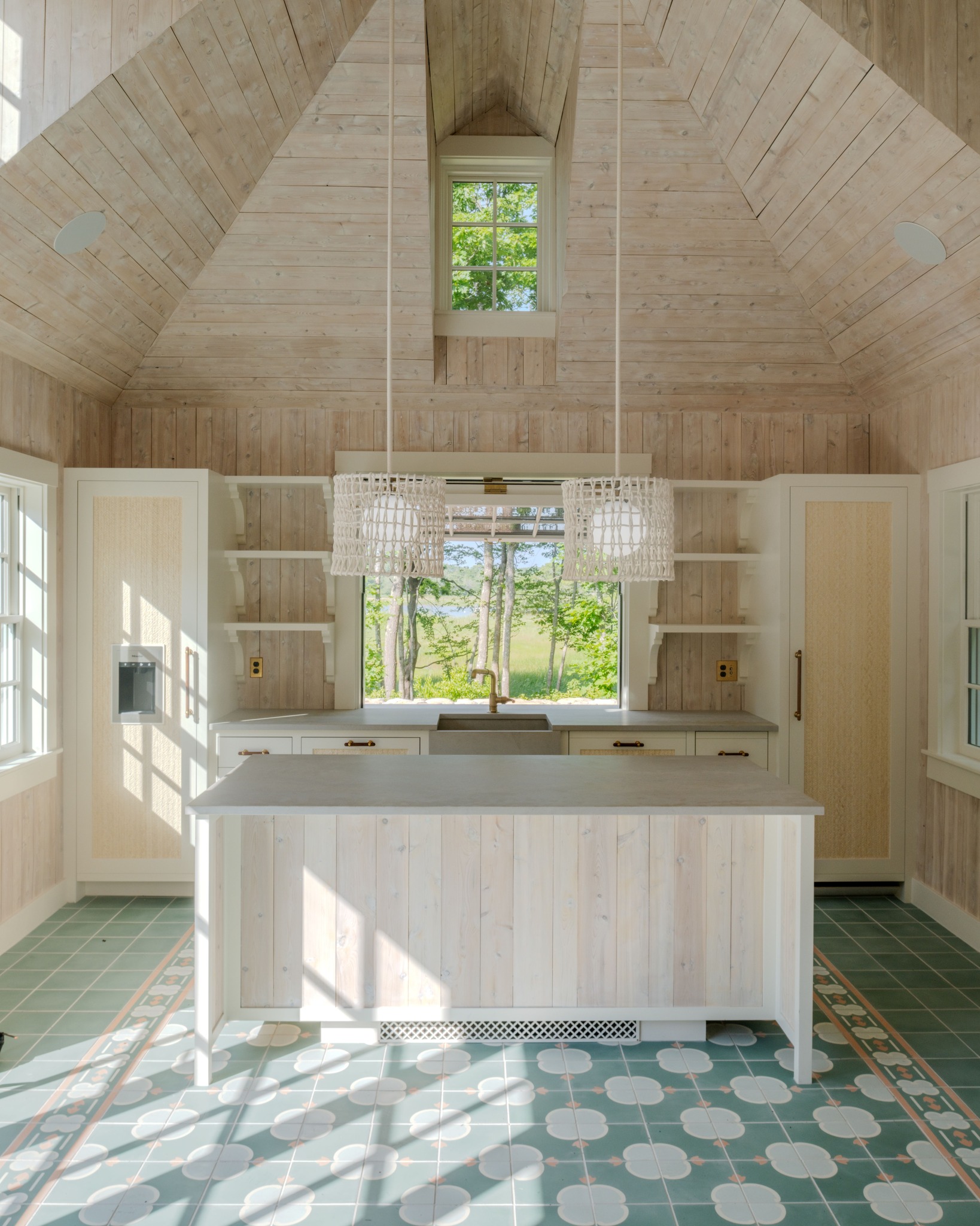 Morning light, natural textures, and a space that feels effortless. Thoughtful design turns everyday moments into something more.
Interior Design: @maggiegetzstudio
Photography: @ryanmaheuphotography
Architect: @patrickahearnarchitect
#customhomebuilder #luxuryhomes #kitchendesign #modernfarmhouse #dreamkitchenware