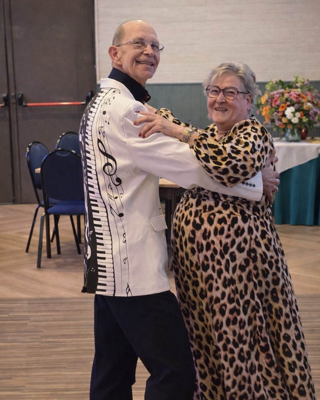 Klaar om te zwieren op de dansvloer? 🎶🪩
Het is namelijk weer zover: over iets meer dan een week hebben wij weer een ontzettend leuke workshop klaarstaan. Op 11 april vanaf 19.00 uur openen wij weer de deuren en leer jij binnen no time de pasjes van de Weense wals. Na dit volle uur ben je van harte welkom bij de sociale dansavond, waar je verder kunt oefenen of gewoon heerlijk kunt dansen.
Haal je tickets via de link hieronder! 👇
https://www.dansstudiorolo.nl/event-details/social-dansavond-workshop-weense-wals
#dansstudiorolo #dansstudiobrabant #herpen #weensewals #wals