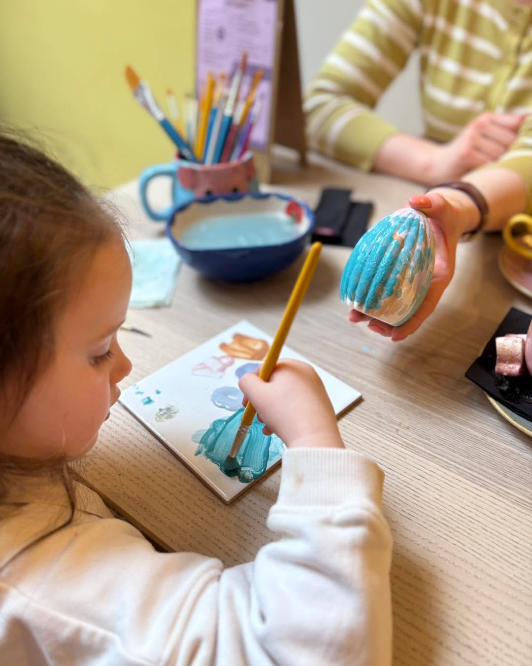 Yesterday’s Story Pots session was SO lovely 🐰💛
We read We’re Going on an Egg Hunt and got creative painting the cutest little bunny egg holders and Easter eggs 🥚🎨
These sessions are such a special one for us – calm, creative, and just the sweetest atmosphere. The little ones absolutely love it… and let’s be honest, so do the grown-ups ☕🍰✨
💛 Story Pots runs once a month (usually a Friday afternoon at the start of the month)
👶 Suitable for approx ages 1–5
Upcoming dates:
📖 1st May – Elmer
📖 5th June – Zog
📖 3rd July – The Tiger Who Came to Tea
Tickets include:
✨ Story time
🎨 Pottery painting
🍼 Babyccino
🍪 Biscuit for each tot
Spaces are still available for all upcoming sessions, but they do tend to sell out – so we’d definitely recommend booking sooner rather than later!
It’s a really relaxed, friendly session and the perfect little moment to slow down, get creative, and enjoy some quality time together 💛
We can’t wait to see you 🫶
Book Online at happyglazepottery.co.uk/story-pots
#storypots #potterypainting #familyactivity #toddleractivities #creativekids