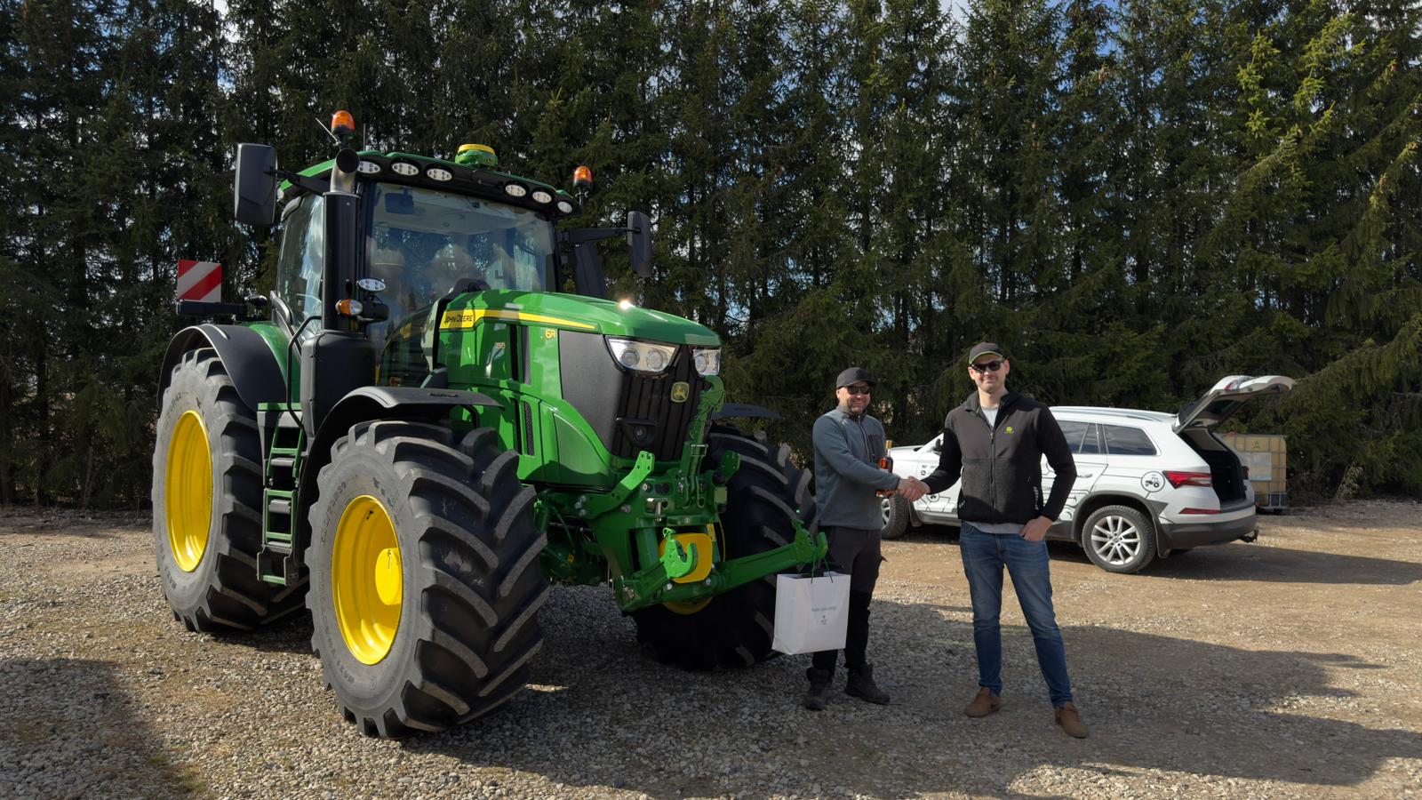 Paali Agro Tartumaal alustab tänavust hooaega uhiuue John Deere 6R 250 roolis🚜Nüüdsest on ....