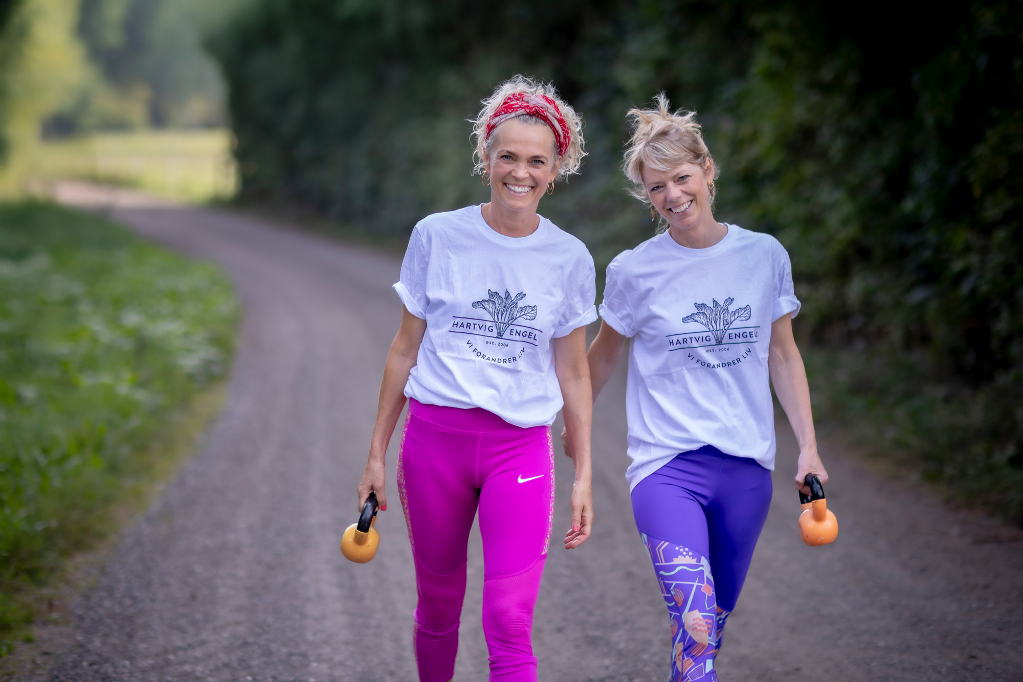 Styrketræning, proteinbehov & kreatin
Foredrag med 27. april kl. 16.45-18.00. Kultorvet 7, 2 sal.
Få den nyeste viden om styrketræning, proteinbehov og kreatin fra Hartvig & Engell og vores 'hus-fys' Dorte Mølgaard.
- Lær om, hvorfor du skal styrketræne, og hvilke gevinster du får.
- Få tips til, hvordan du helt praktisk kommer i gang, hvor tungt du skal løfte, og hvordan du motiverer dig selv til at fortsætte.
- Lær, hvordan du bygger din krop op og undgår at blive overbelastet.
- Få styr på, hvordan du dækker dit proteinbehov og, om kreatin er noget for dig
Pris: Kr. 329 pr. person
Tilmeld dig her:
https://www.hartvig-engell.dk/foredrag-styrketr%C3%A6ning