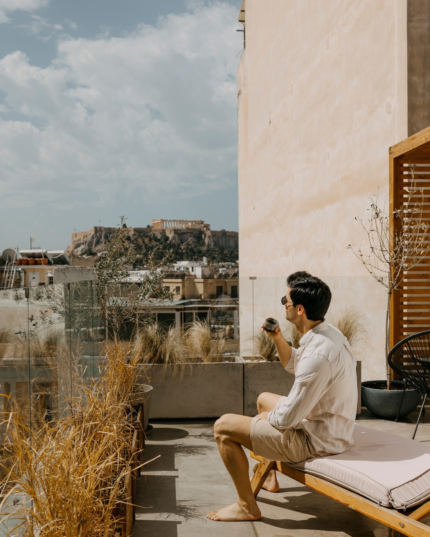 Morning energy boost in Athens with sun, coffee and Acropolis views 🌻
📸 @marizacaps
#athensvacation #athenshotels