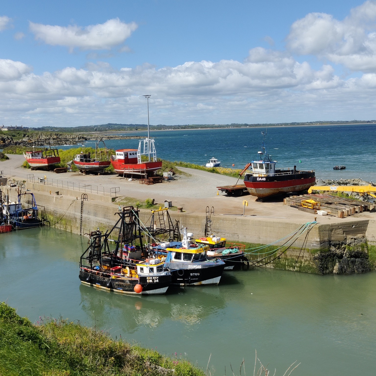 Blue skies, salty air and the gentle sound of boats rocking in the harbour… does it get any better than a day at Port Oriel in Clogherhead? 🌊⚓️
This is where the magic happens – where the freshest catch comes ashore and makes its way straight onto plates along the Sea Louth trail 🐟🍽️ From harbour views to seaside strolls, it’s the perfect spot to slow down, breathe it in and watch coastal life unfold.
https://www.sealouth.ie/clogherhead
#SeaLouth #SeeEatAdmire #PortOriel #KeepDiscovering